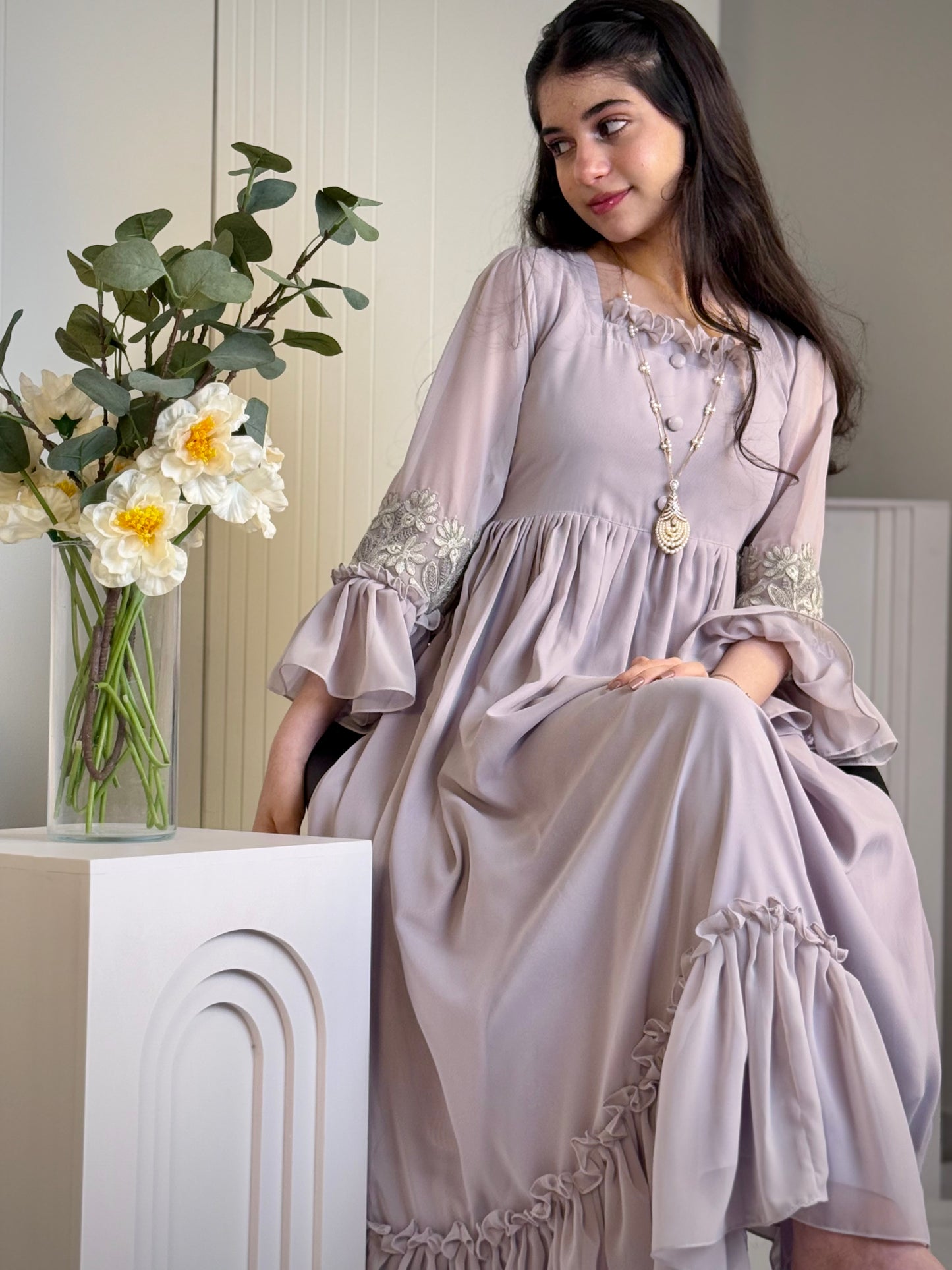 فستان من الشيفون مع دانتيل