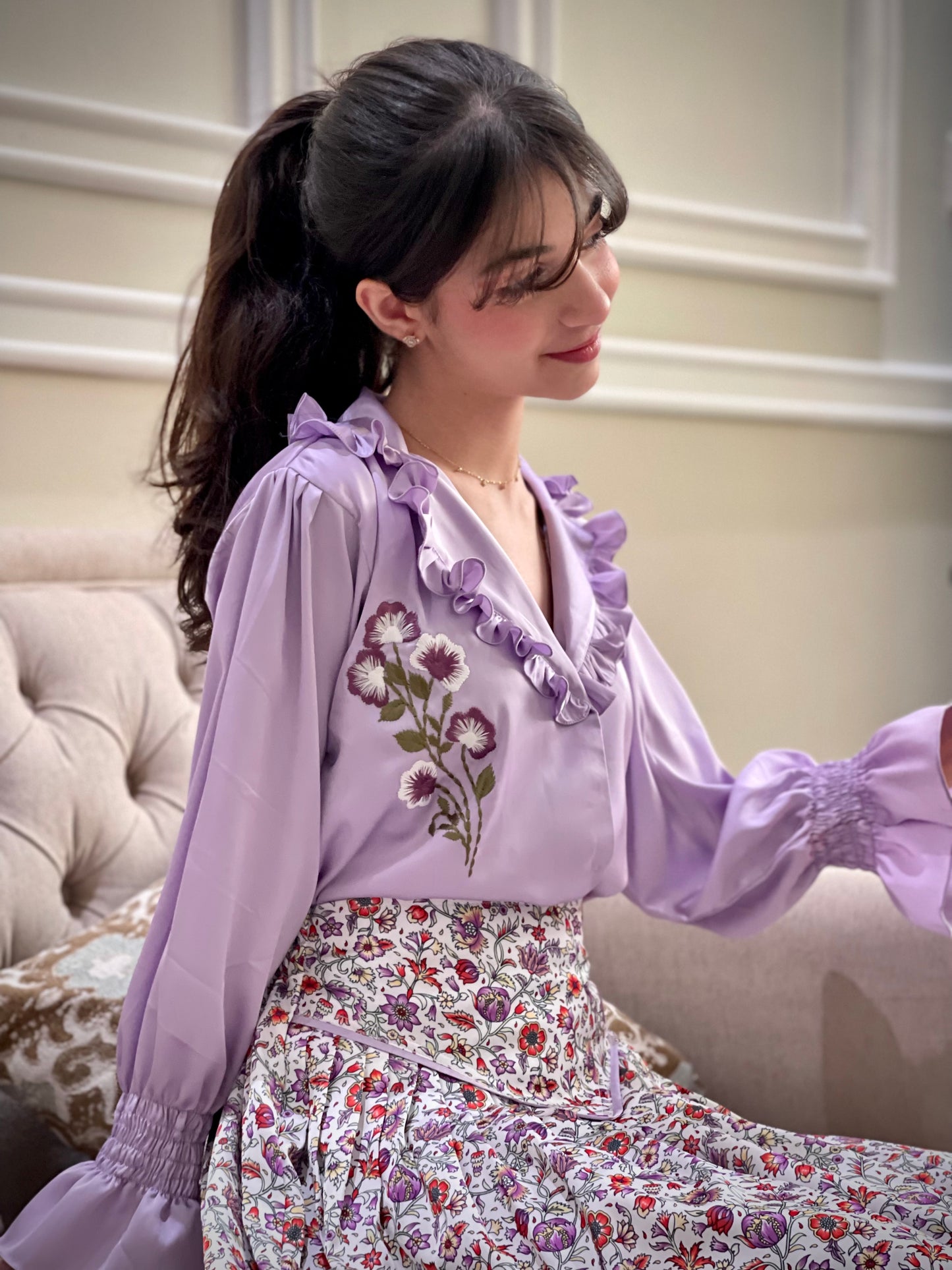 قميص وتنوره من الحرير مع تطريز 110