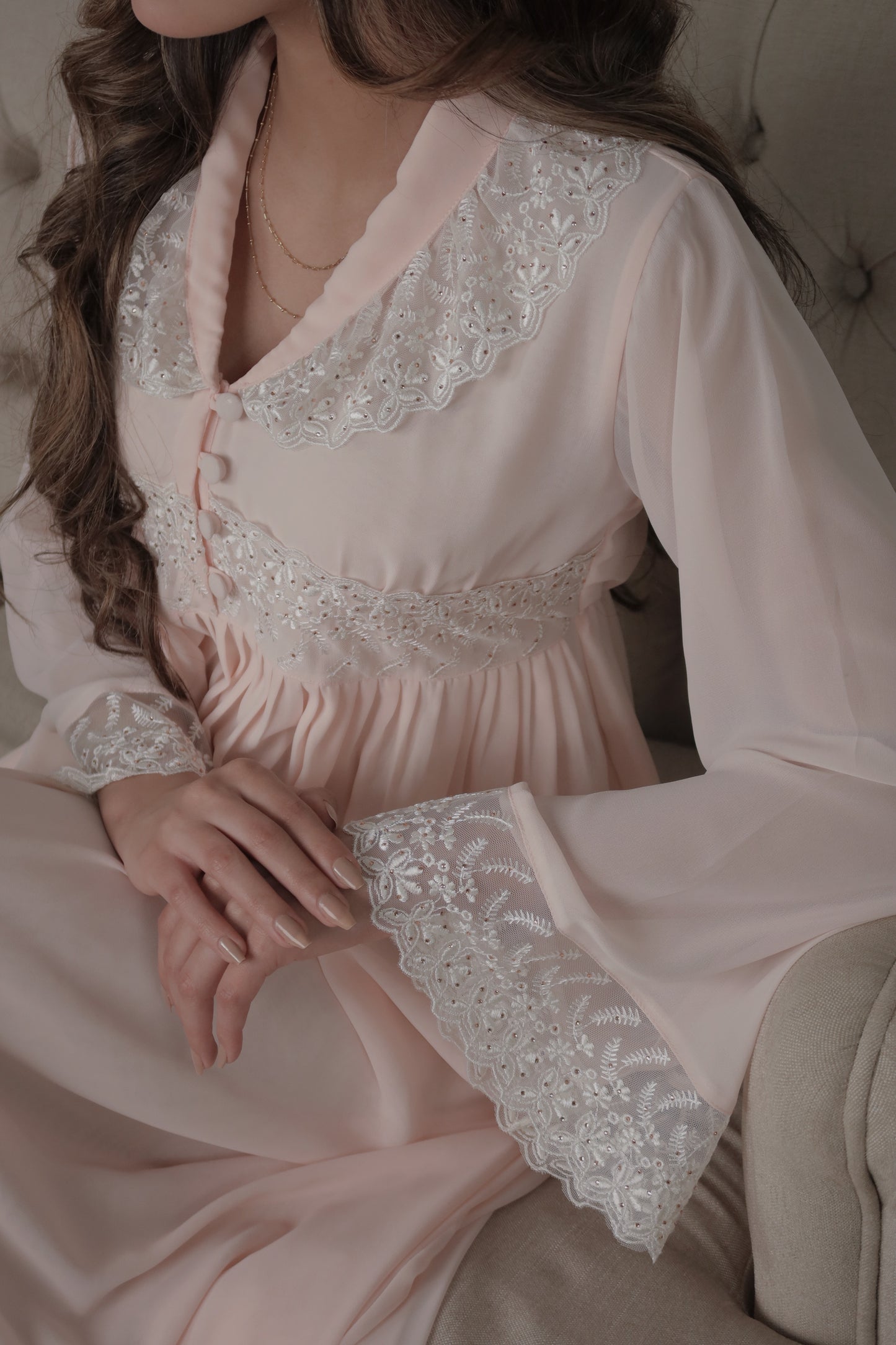 شيفون مع دانتيل وريمبو