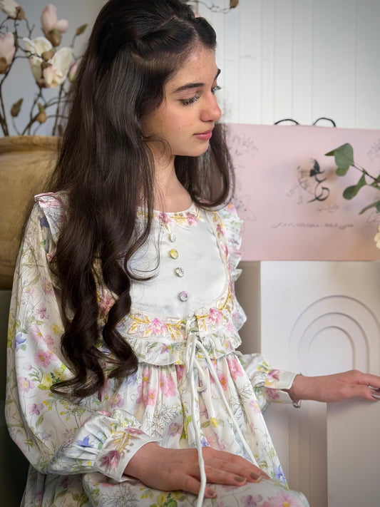 فستان من الحرير مع تطريز على شكل جاكيت