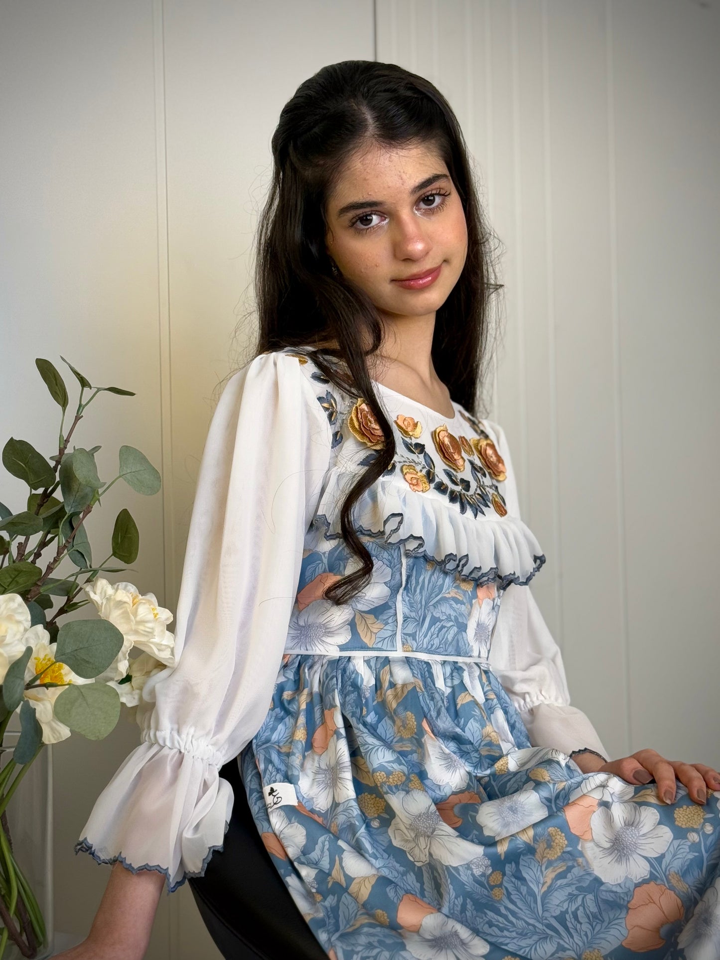 فستان من الحرير مع تطريز 3d