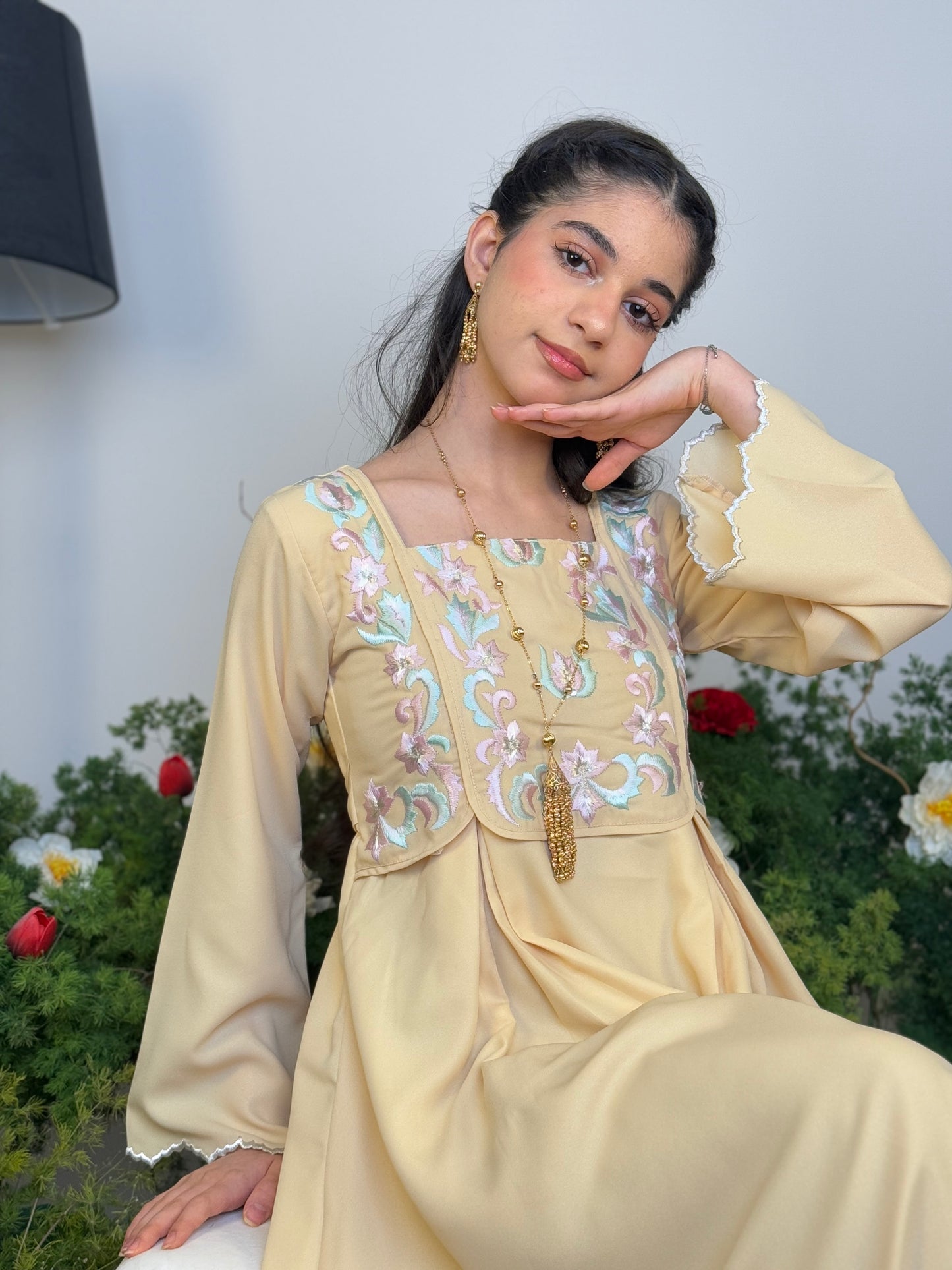 فستان من الكرب مع تطريز