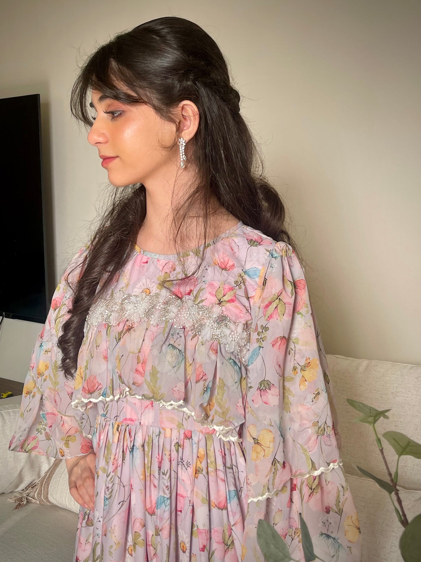 شيفون مع تطريز ودانتيل شك