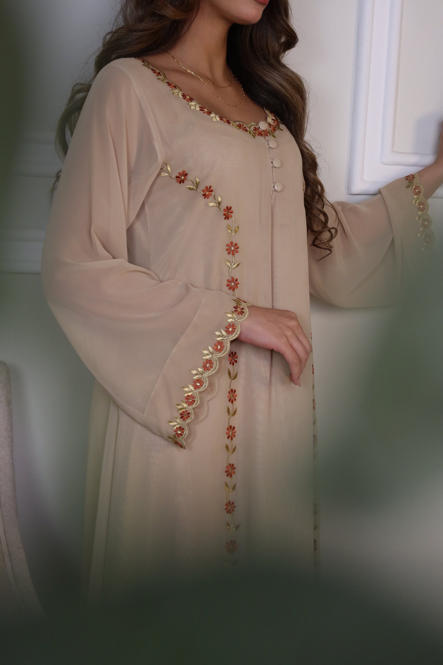 دبل شيفون مطرز بشكل ناعم