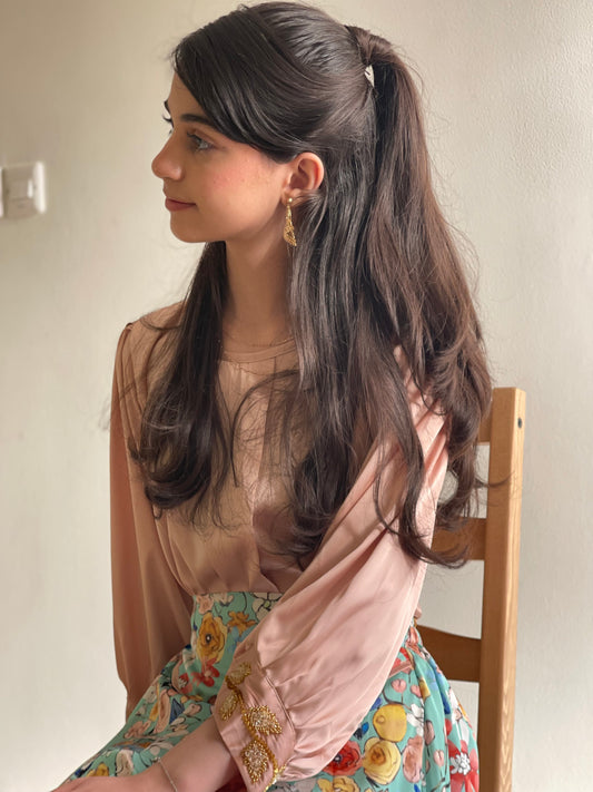 قميص وتنوره  من الحرير معشك على الاكمام