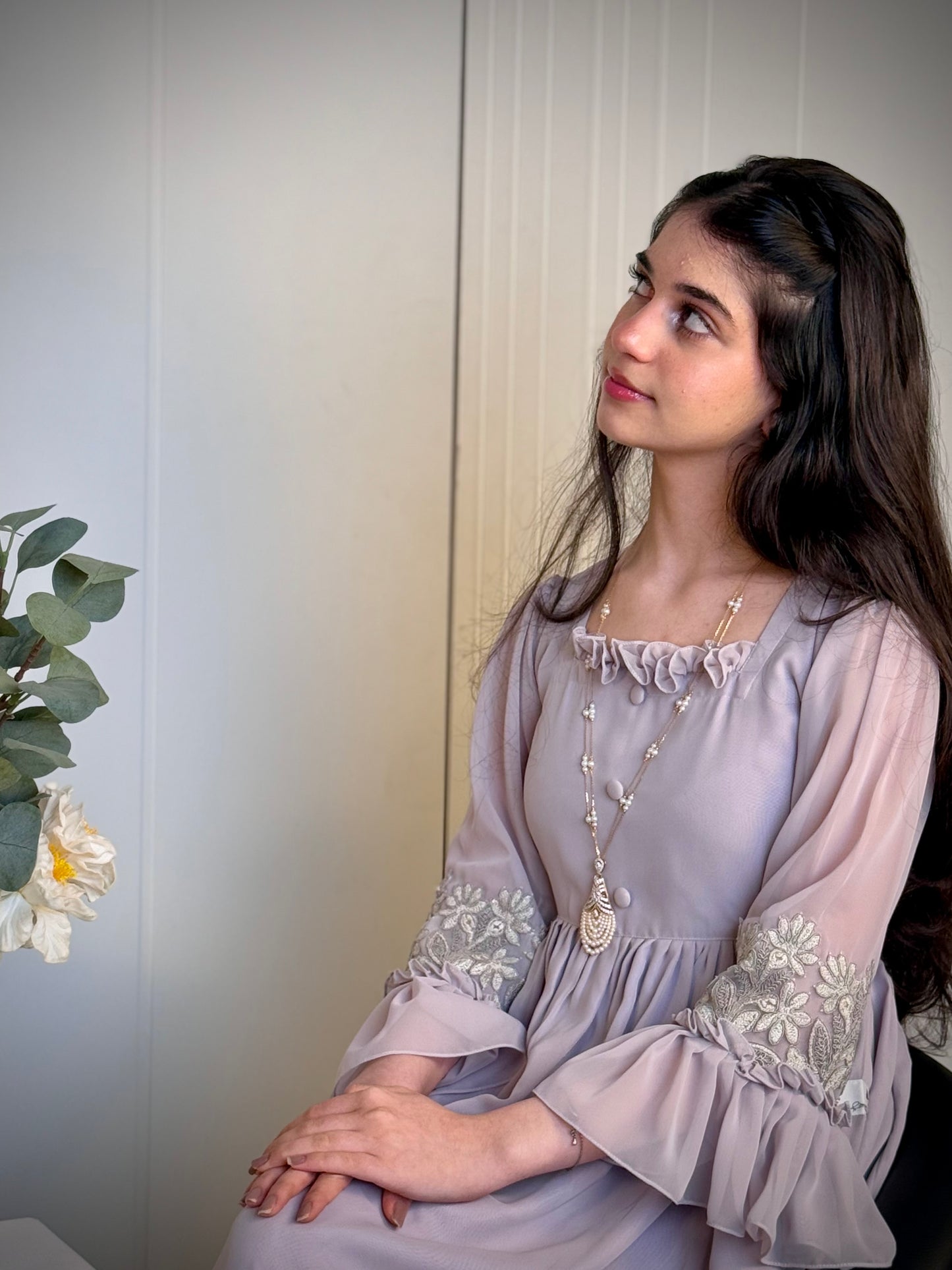 فستان من الشيفون مع دانتيل