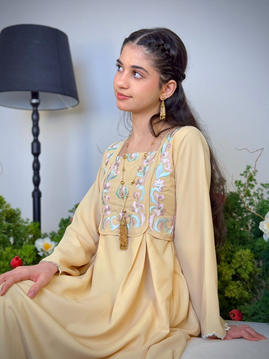 فستان من الكرب مع تطريز