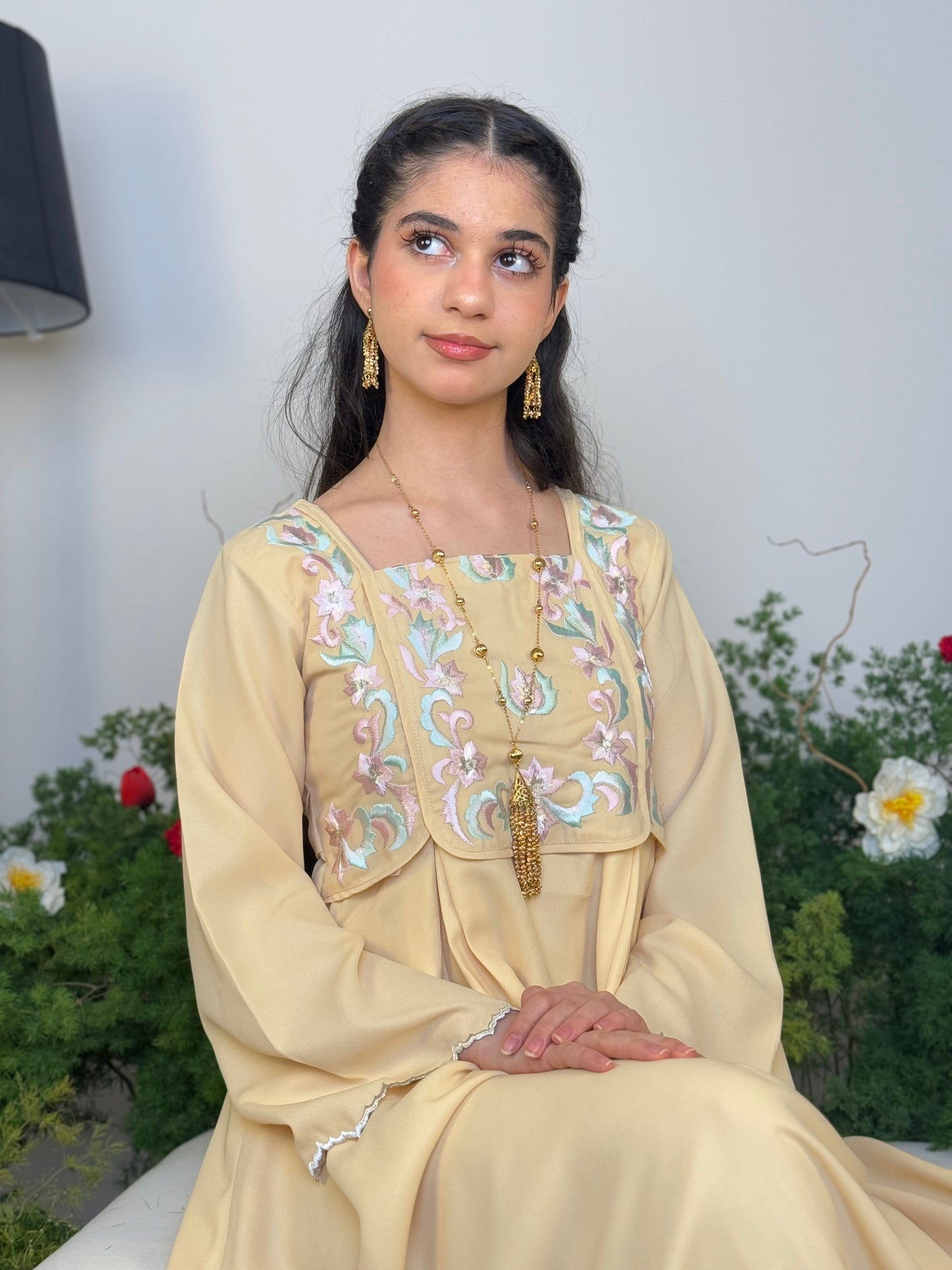 فستان من الكرب مع تطريز