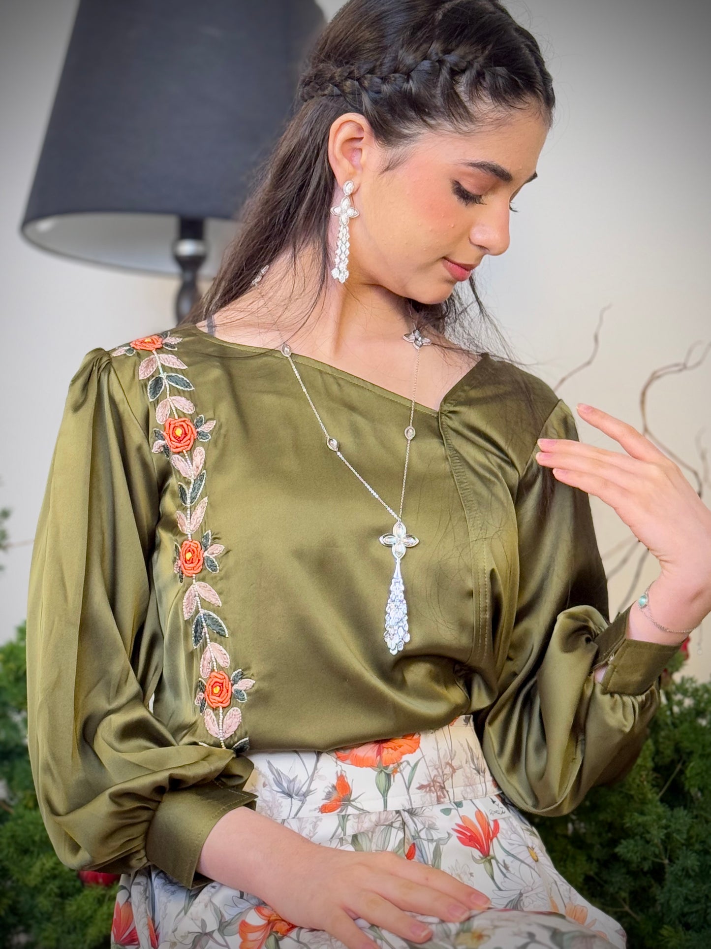 قميص وتنوره حرير تطريز 101