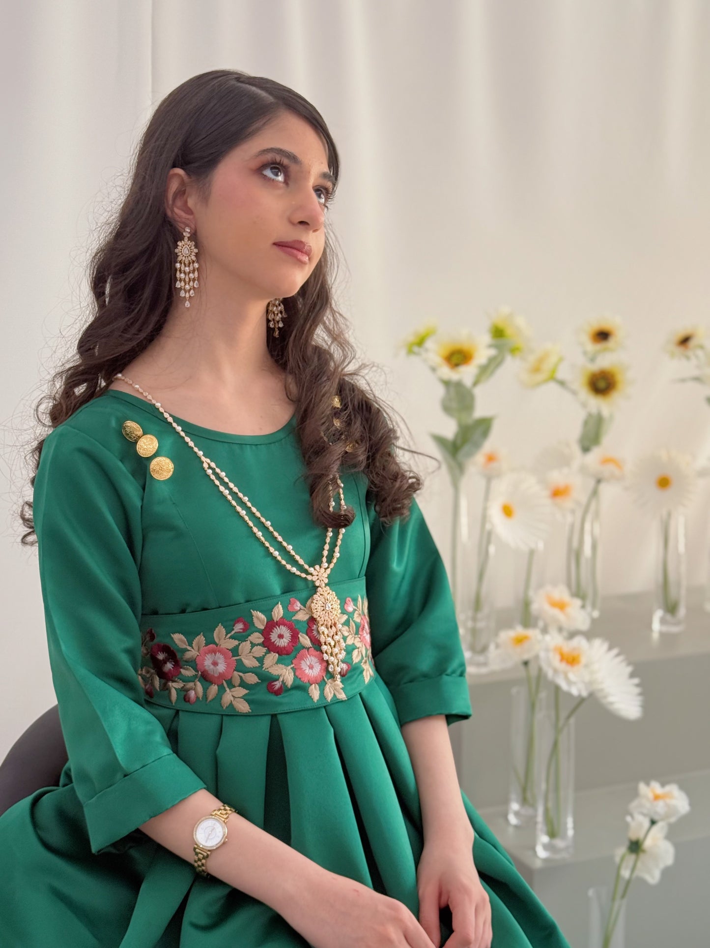 فستان مميز مع حزام مطرز 112