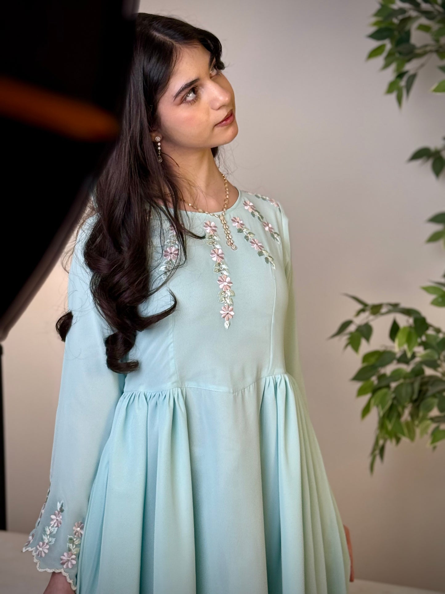 فستان  شيفون مع تطريز