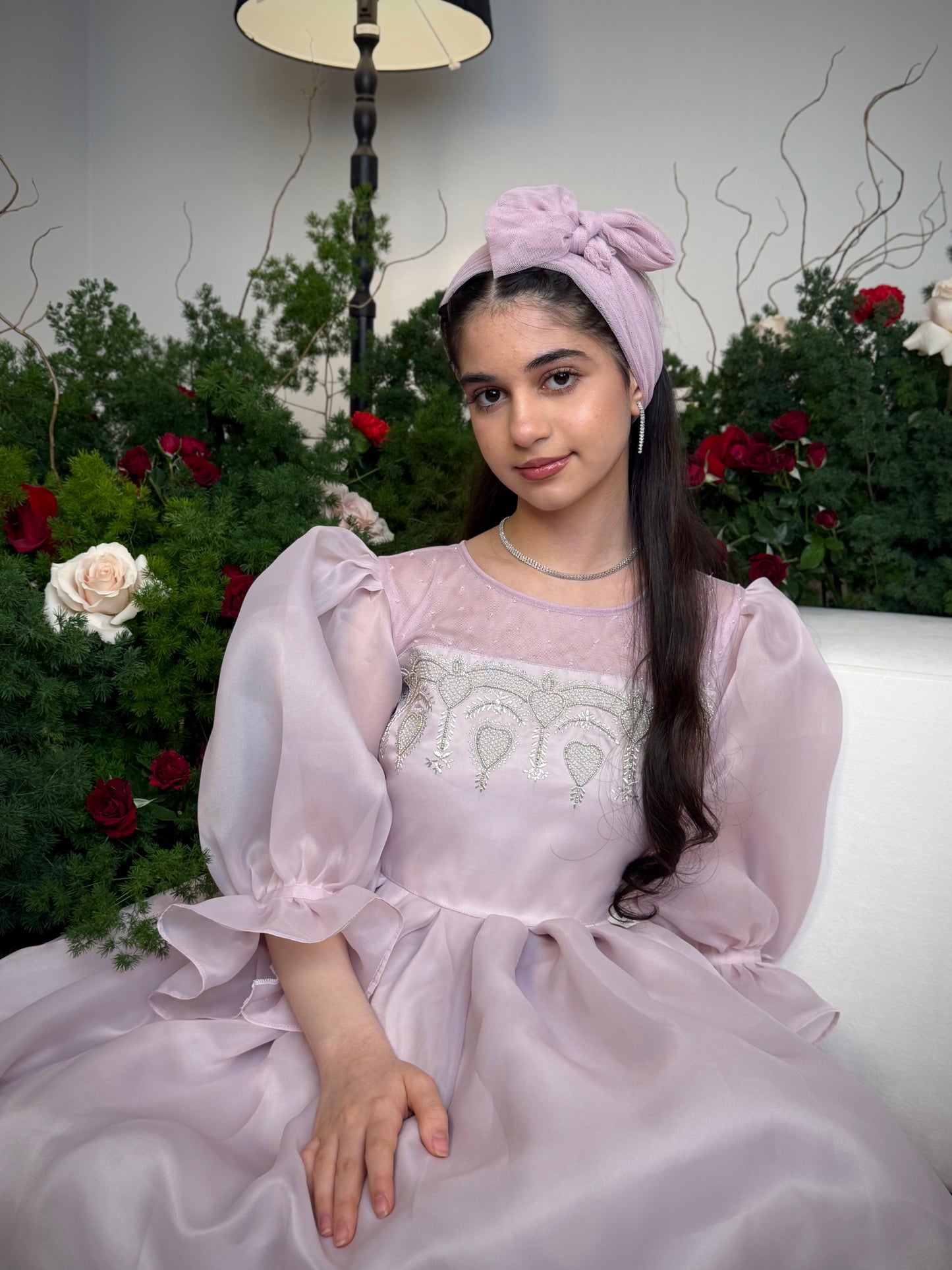 فستان من الاورجنزا مع دانتيل مشكوك