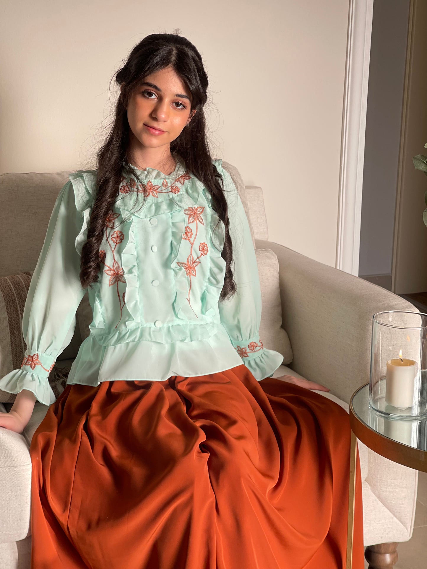 قميص تنوره حرير الماس مع تطريز