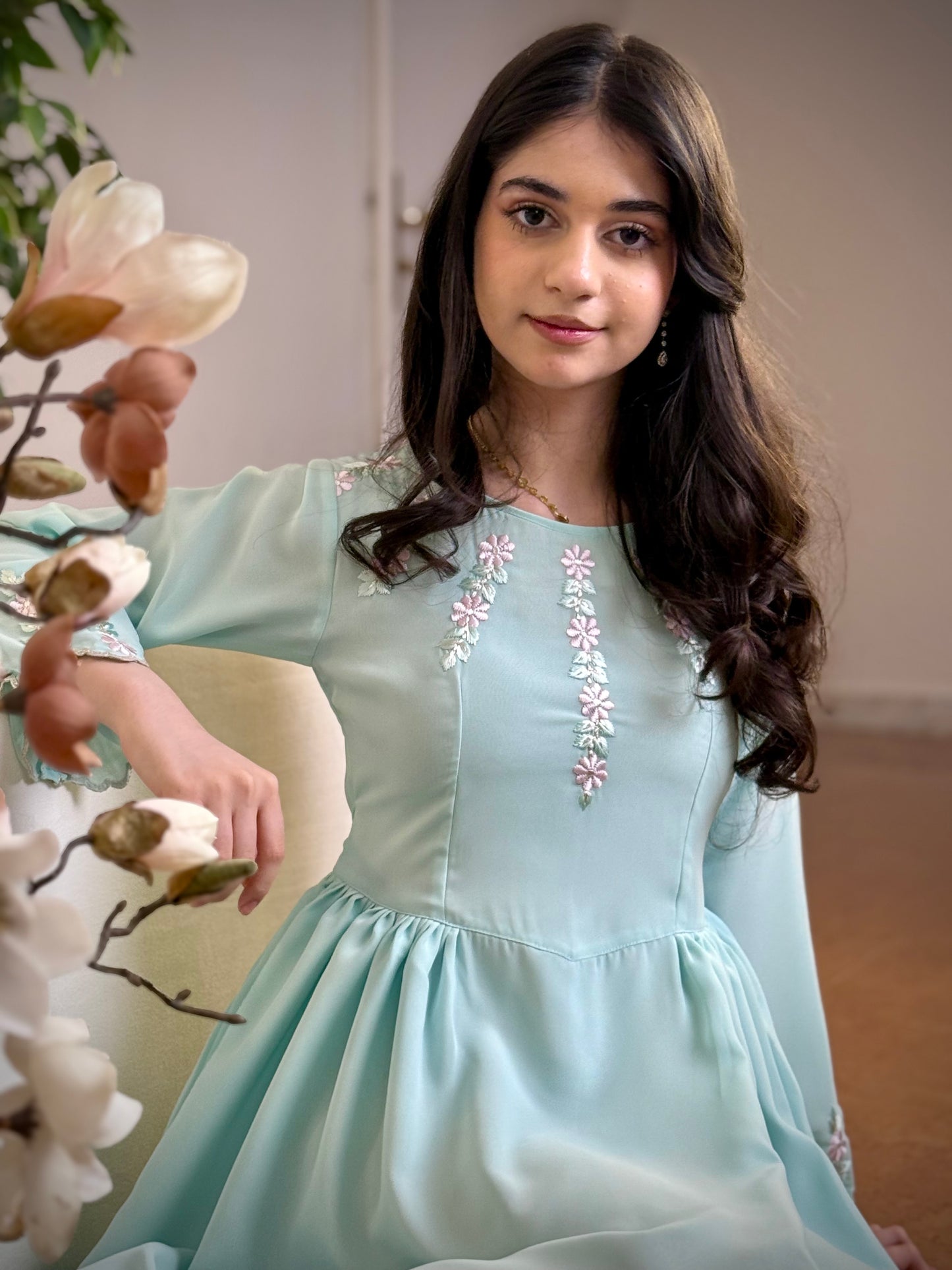 فستان  شيفون مع تطريز