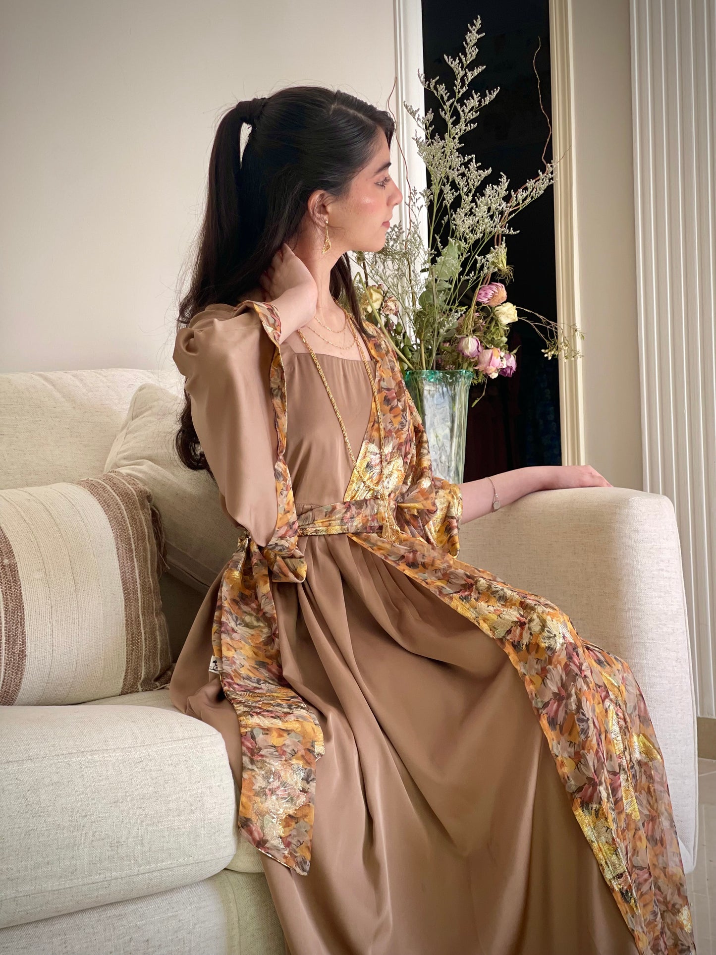 فستان من  الشيفون المزراي والحرير الساده