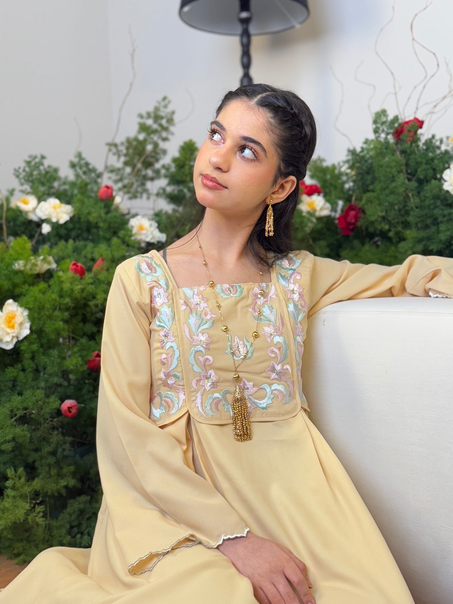 فستان من الكرب مع تطريز