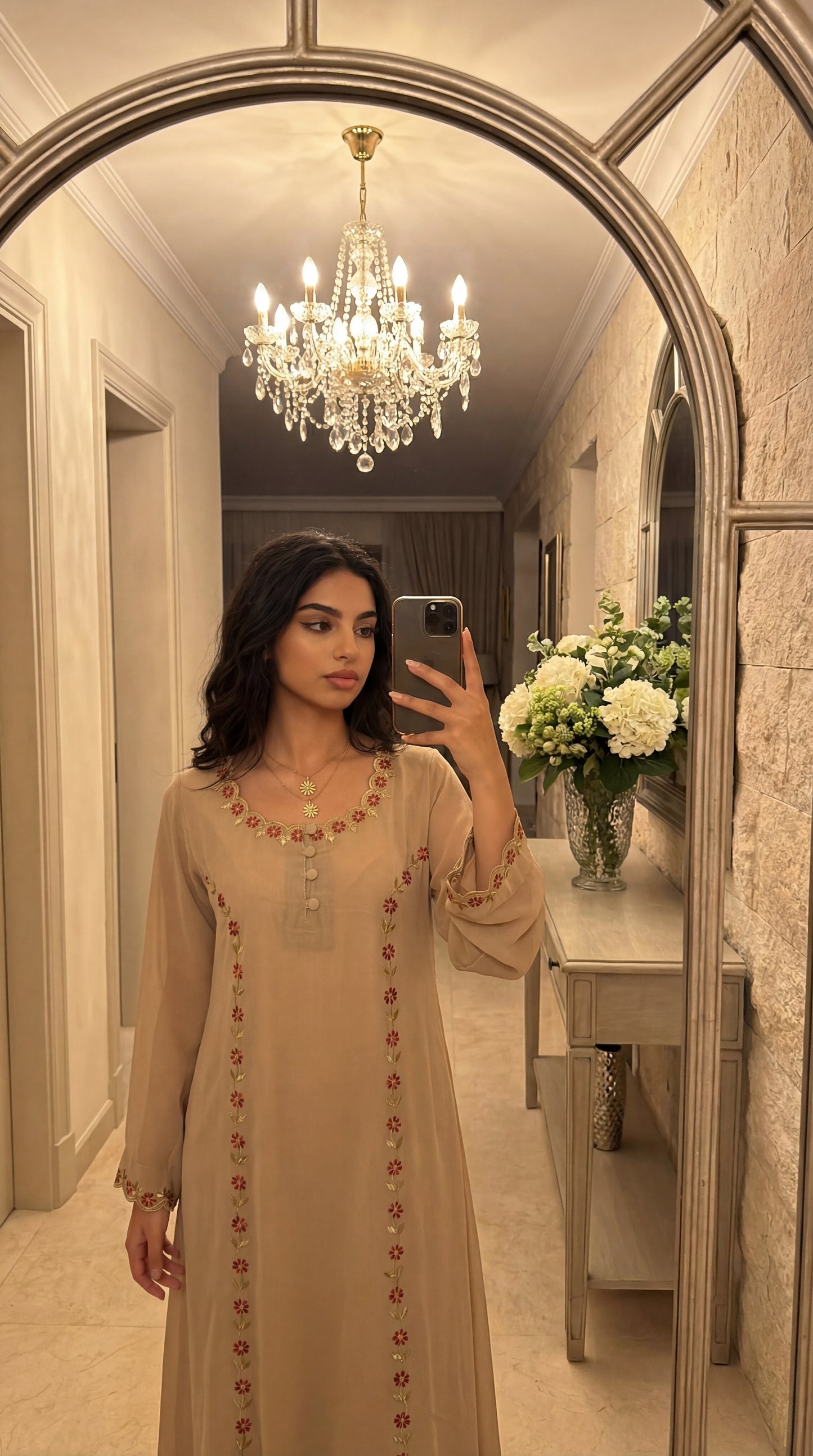 دبل شيفون مطرز بشكل ناعم