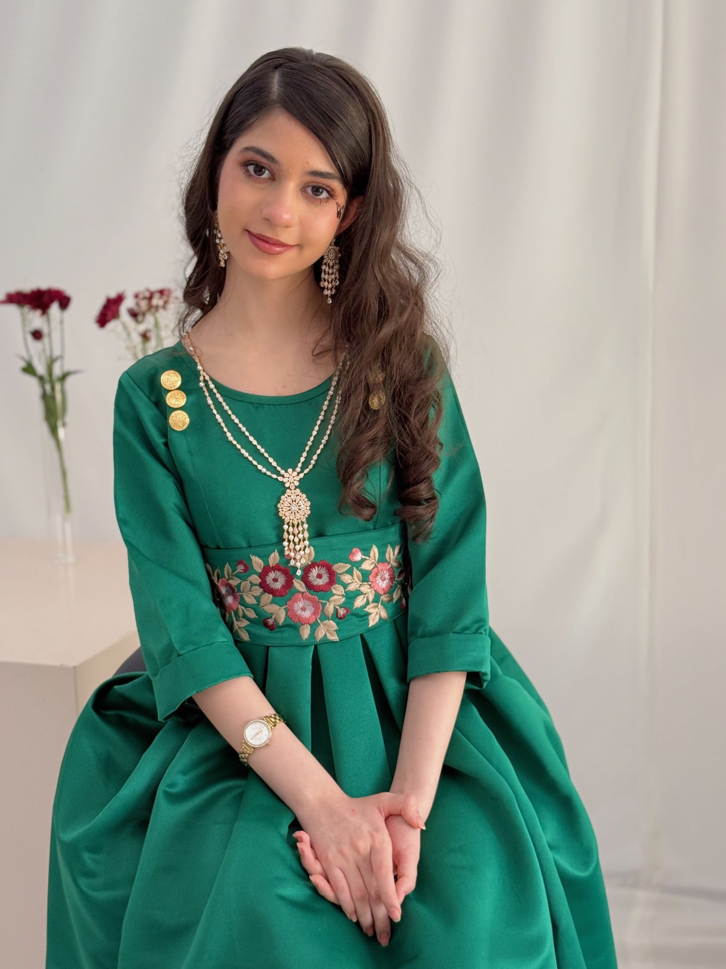 فستان مميز مع حزام مطرز 112