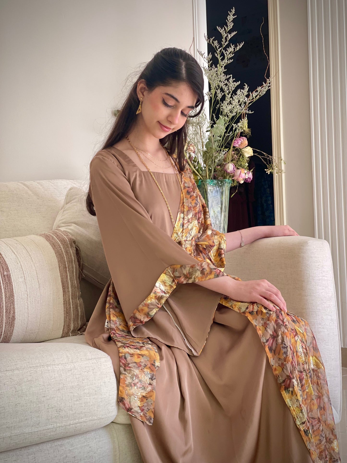 فستان من  الشيفون المزراي والحرير الساده