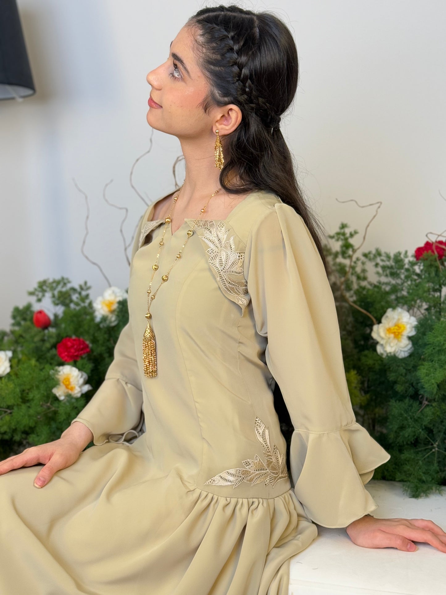 فستان من الحرير الالماس  مع تطريز مخرم