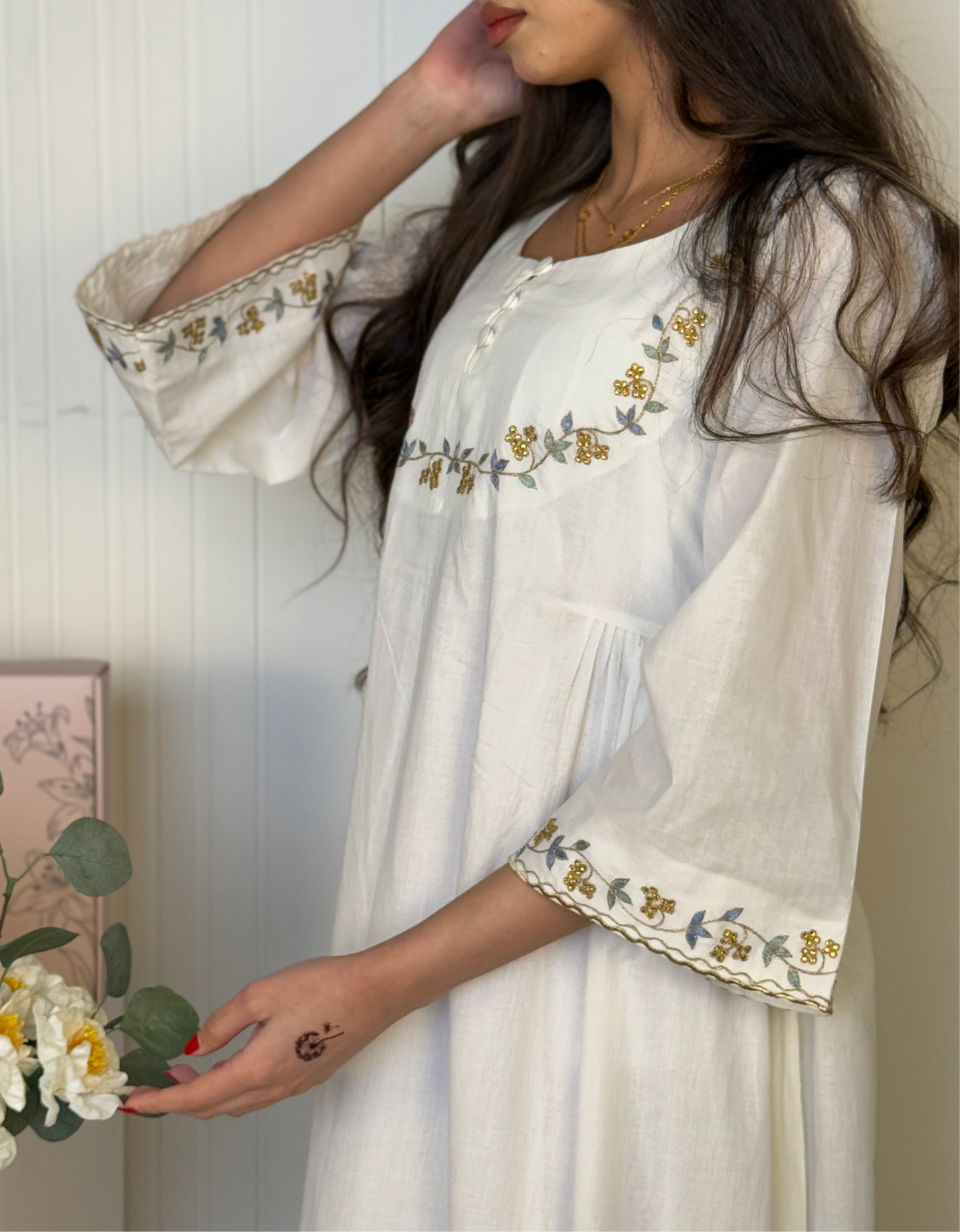 جلابيه قطن ساده مع تطريز وفصوص