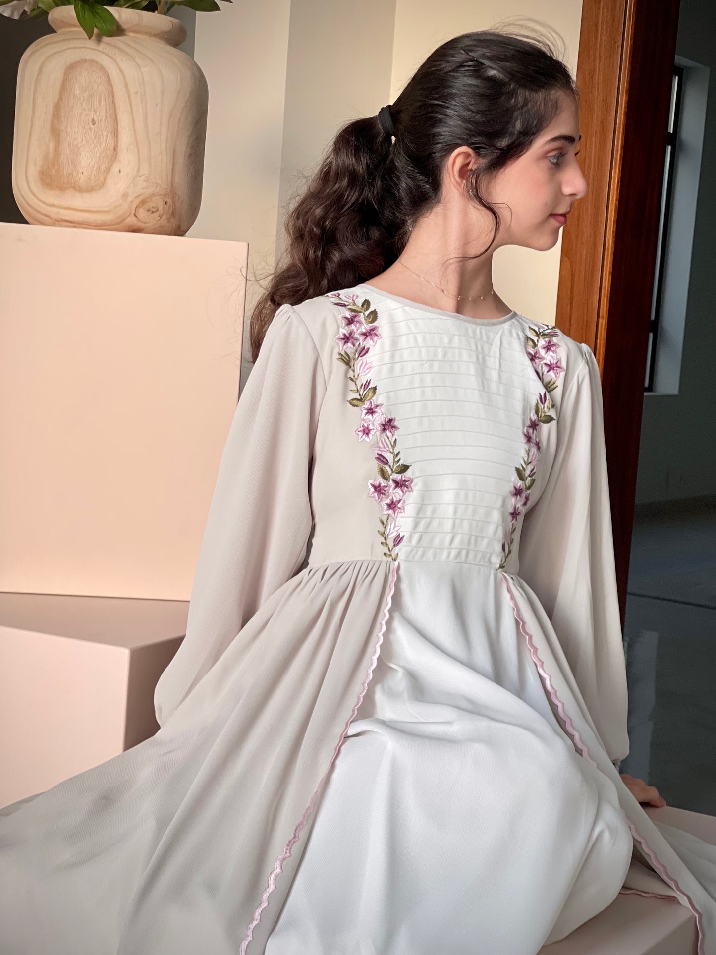 فستان كريب طبقتين مع تطريز (الأم والبنت )