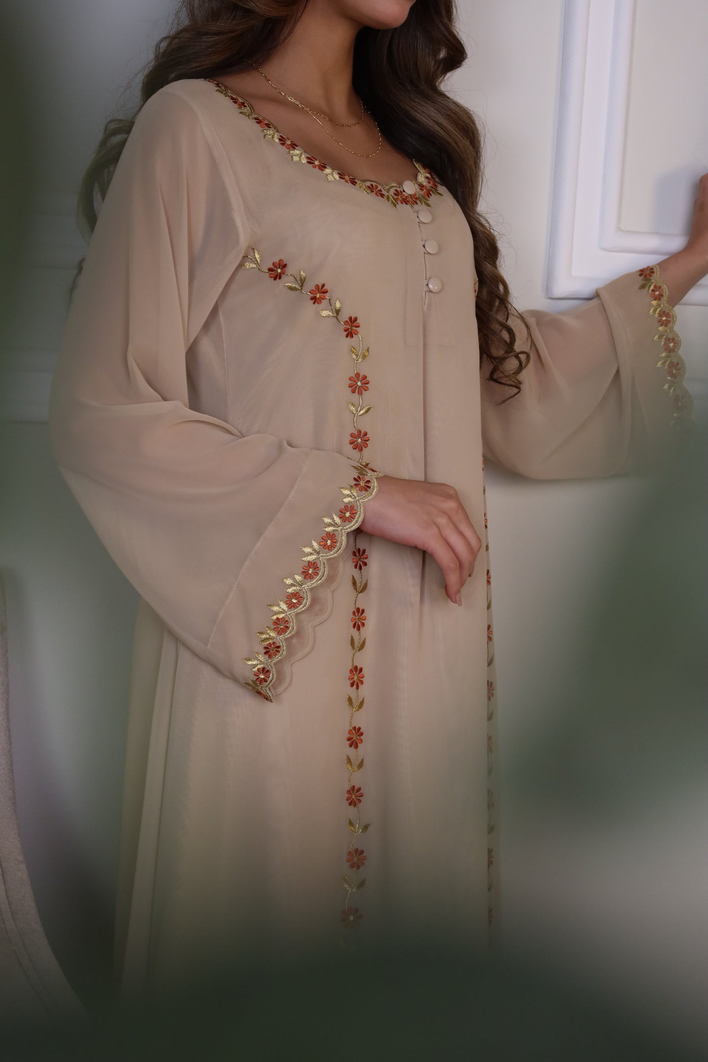 دبل شيفون مطرز بشكل ناعم