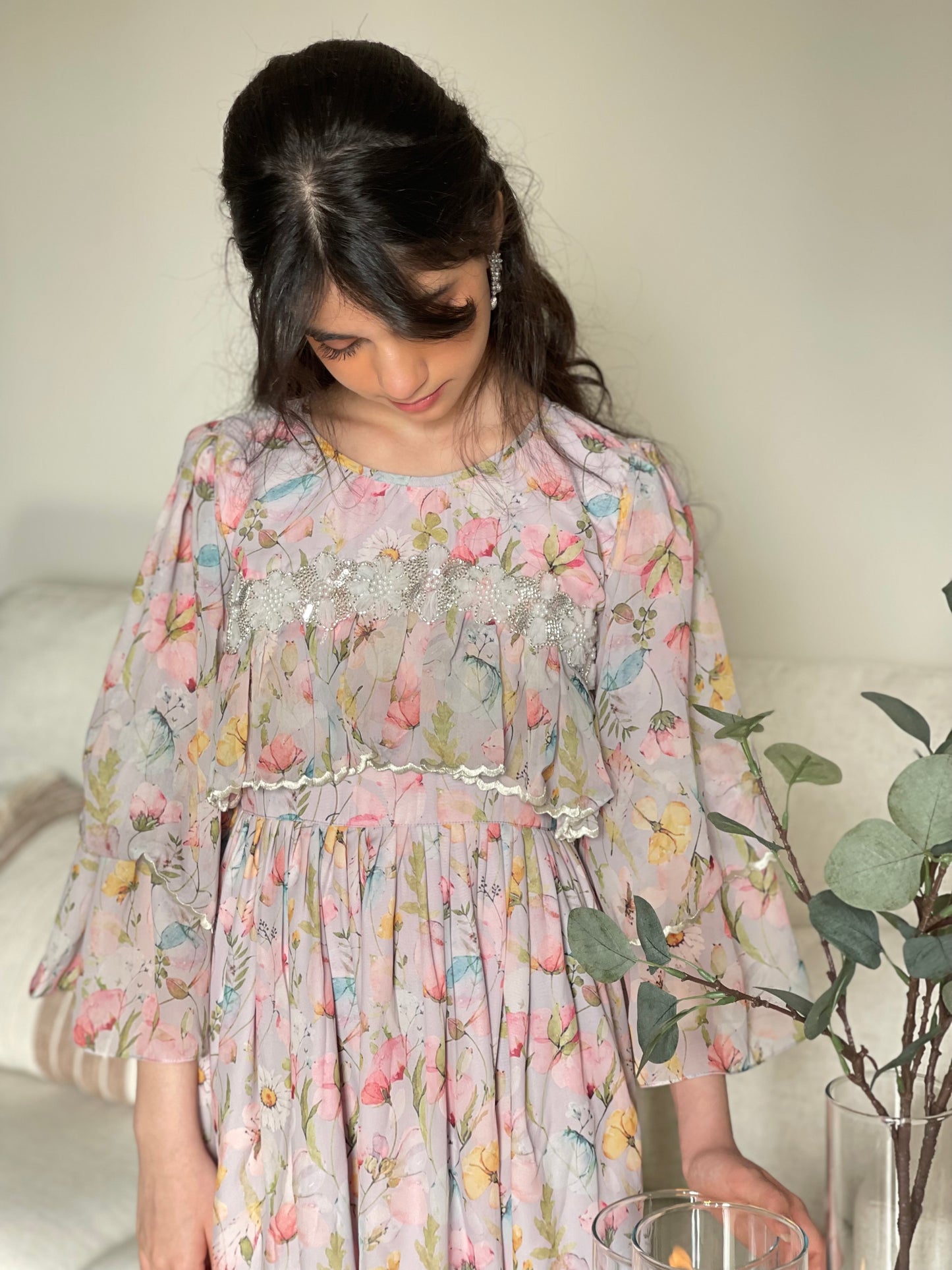 شيفون مع تطريز ودانتيل شك