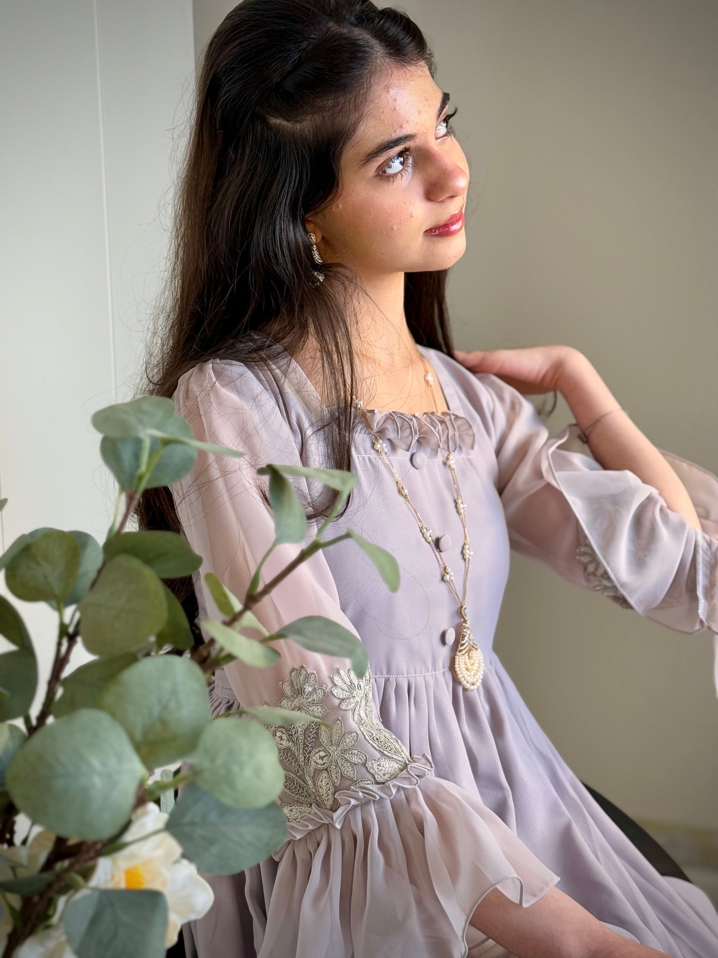 فستان من الشيفون مع دانتيل