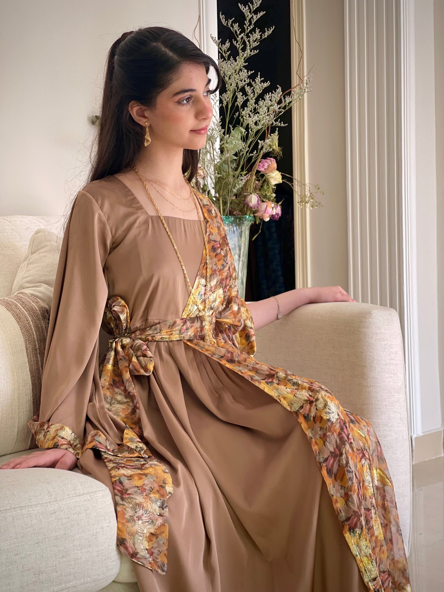 فستان من  الشيفون المزراي والحرير الساده