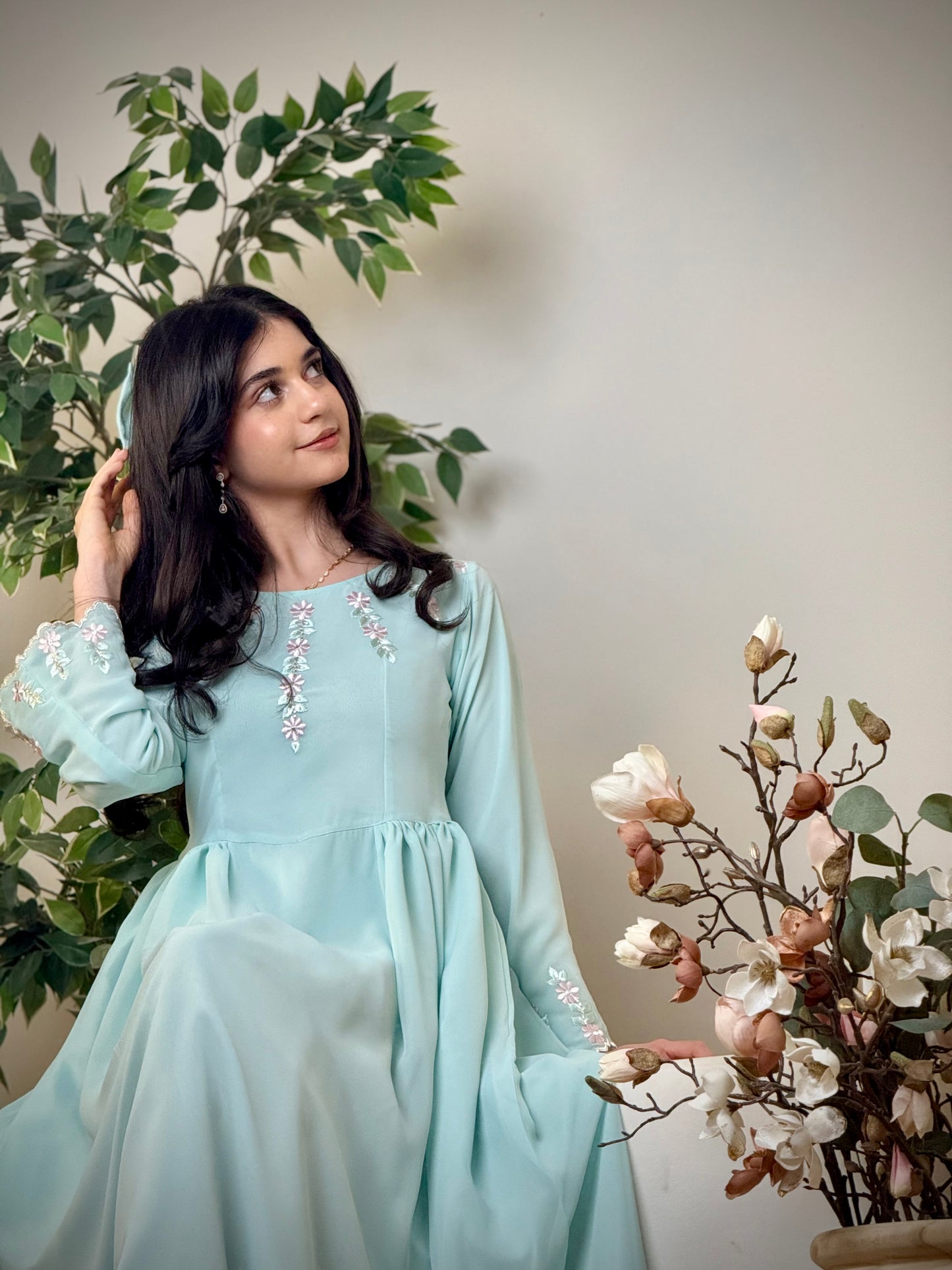 فستان  شيفون مع تطريز