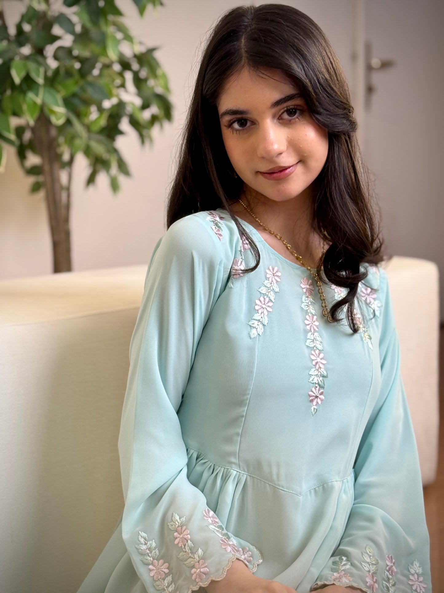 فستان  شيفون مع تطريز