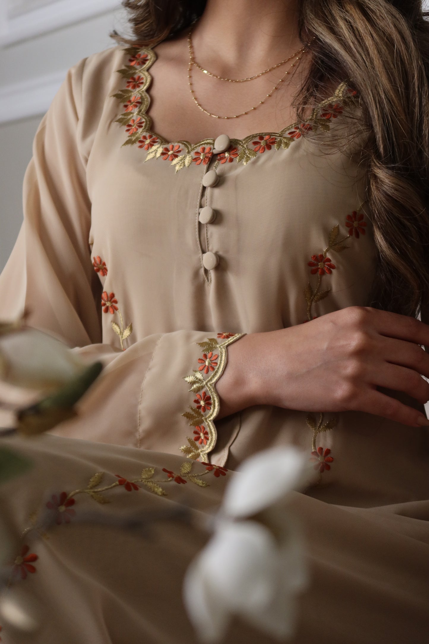 دبل شيفون مطرز بشكل ناعم