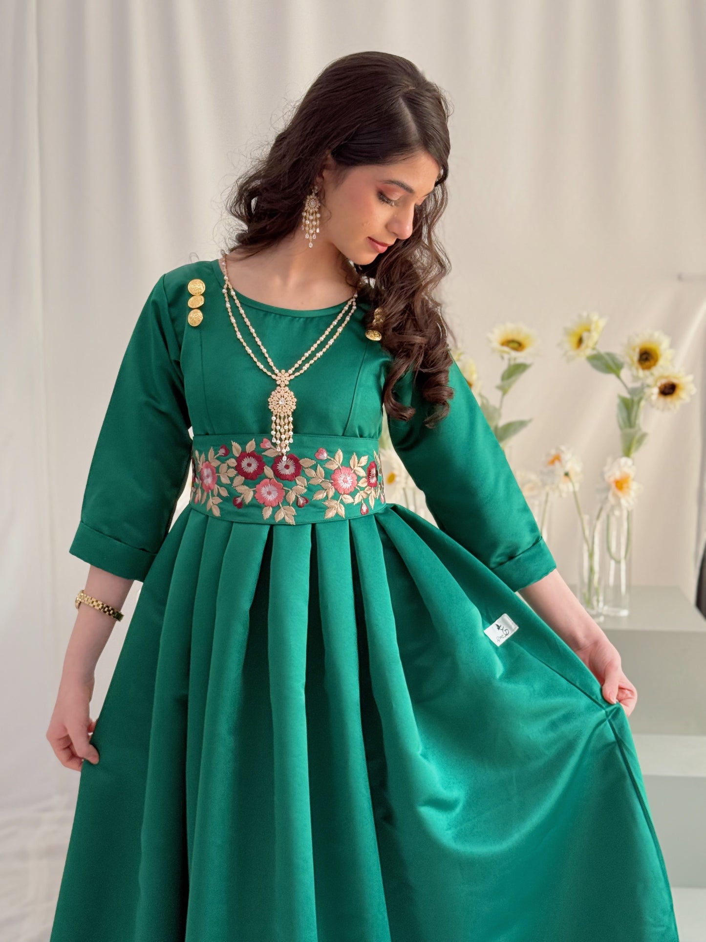 فستان مميز مع حزام مطرز 112