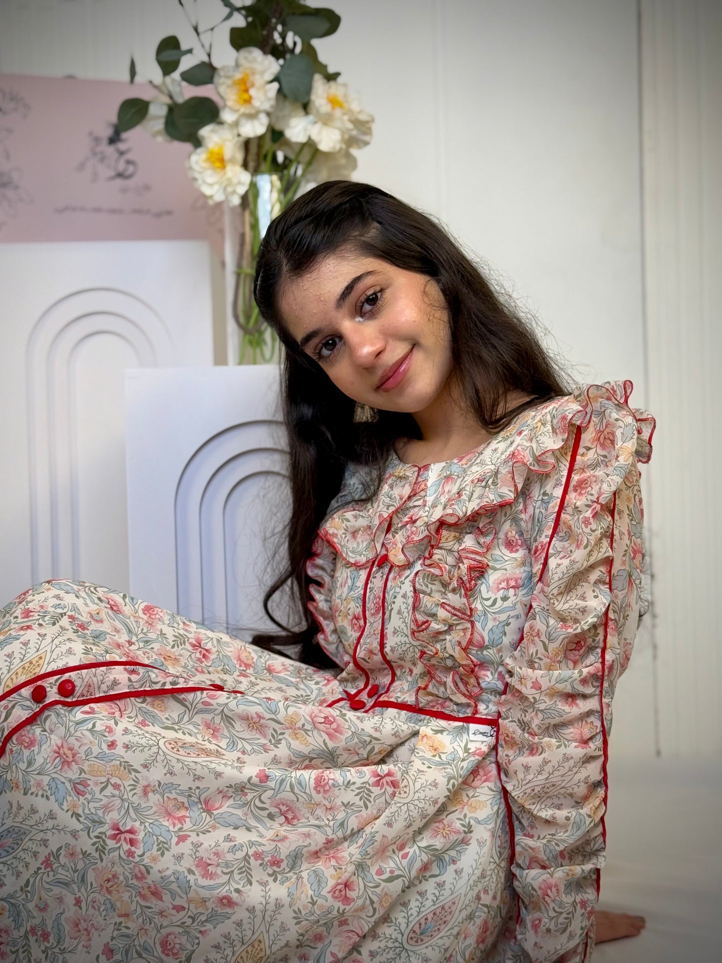 فستان من الشيفون مع ريبان وتطريز تحديد