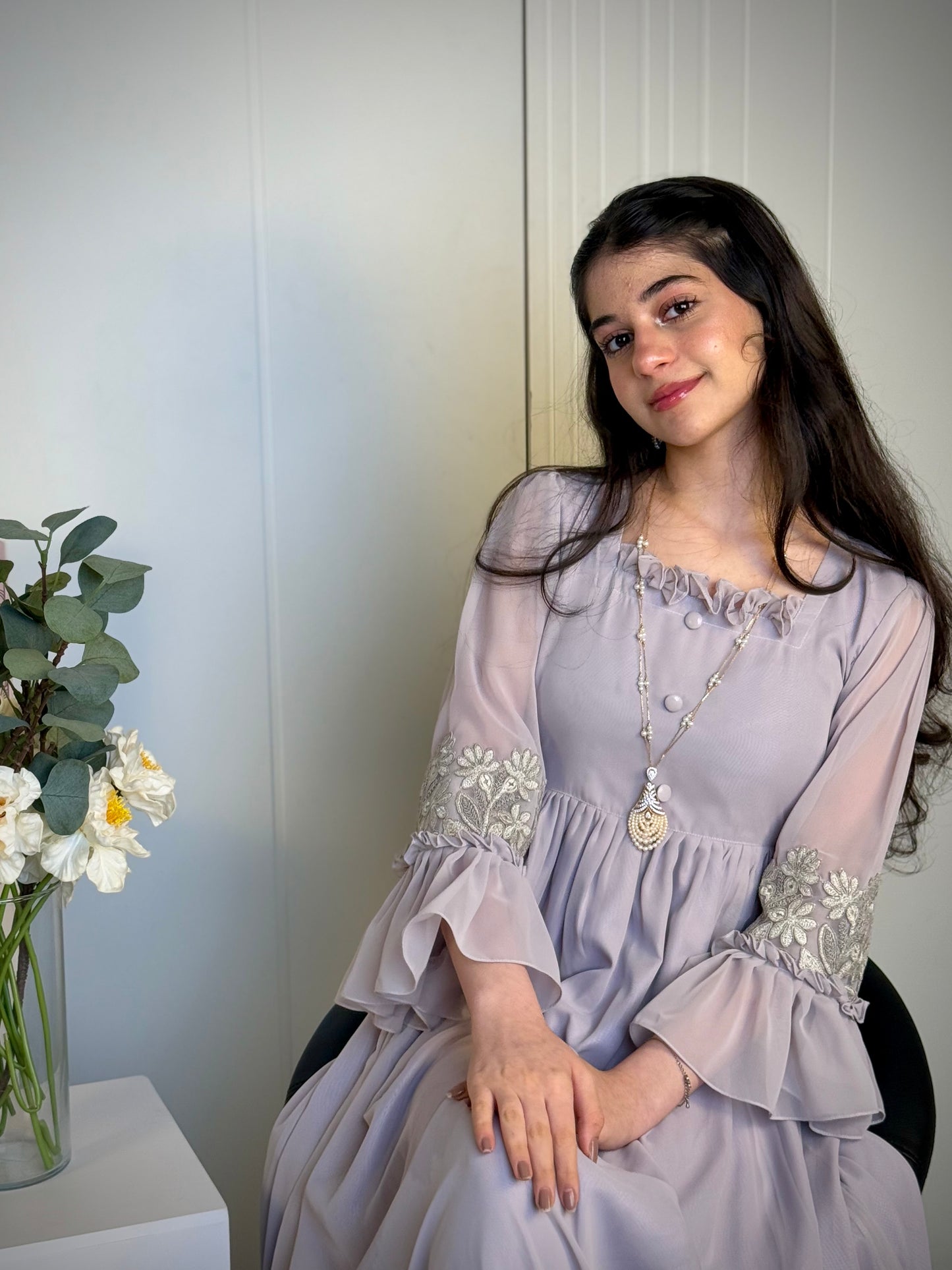 فستان من الشيفون مع دانتيل