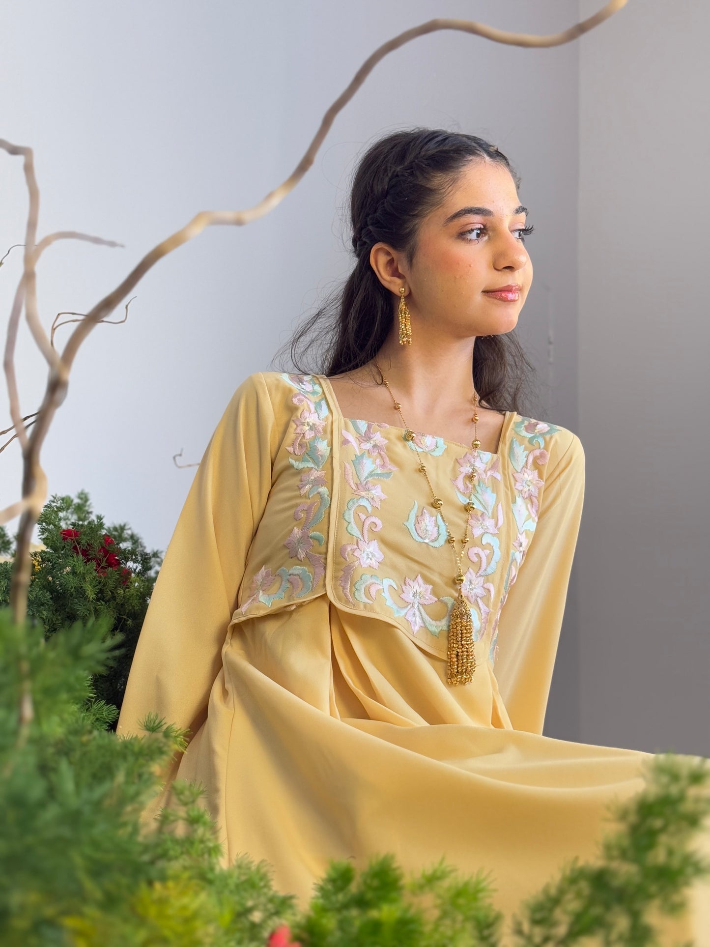 فستان من الكرب مع تطريز