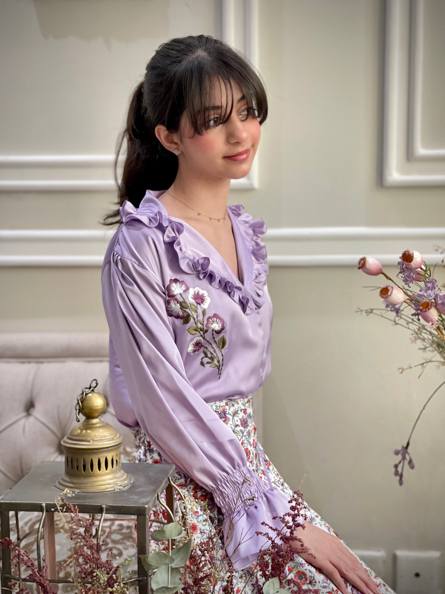 قميص وتنوره من الحرير مع تطريز 110