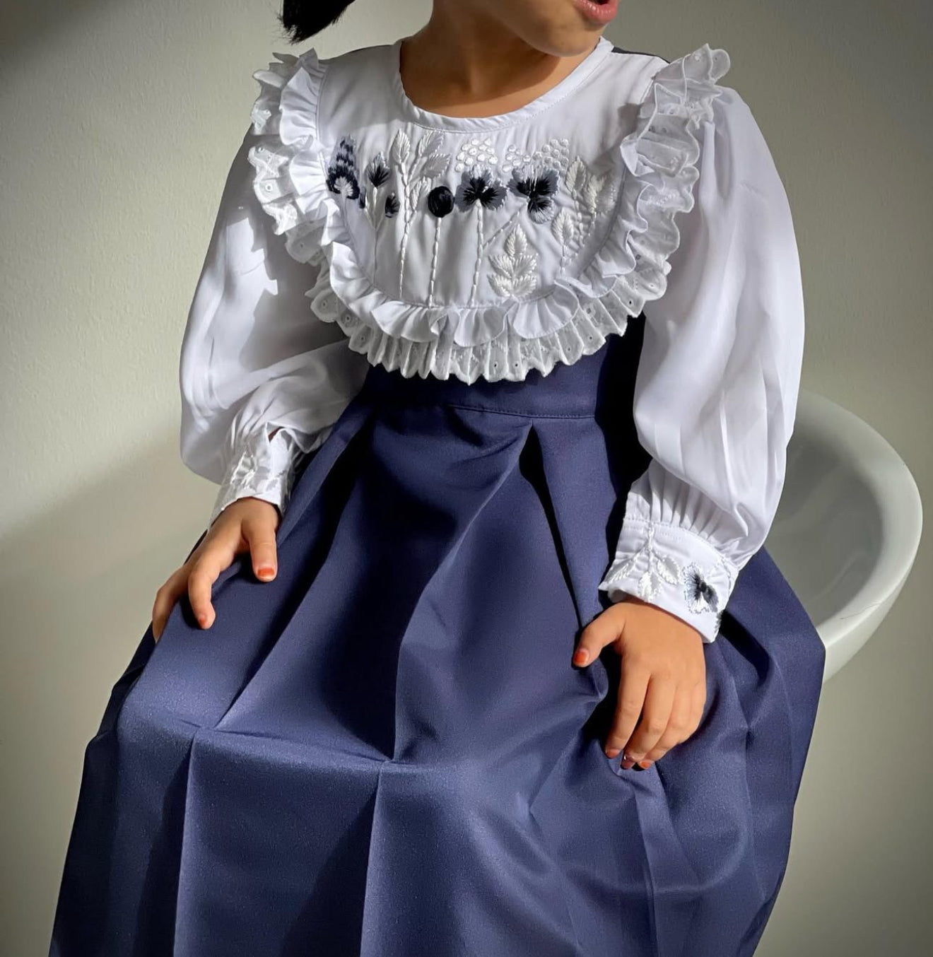 يونيفورم مريول تطريز  اذا حابه الموديل قصير تحطين ملاحظه