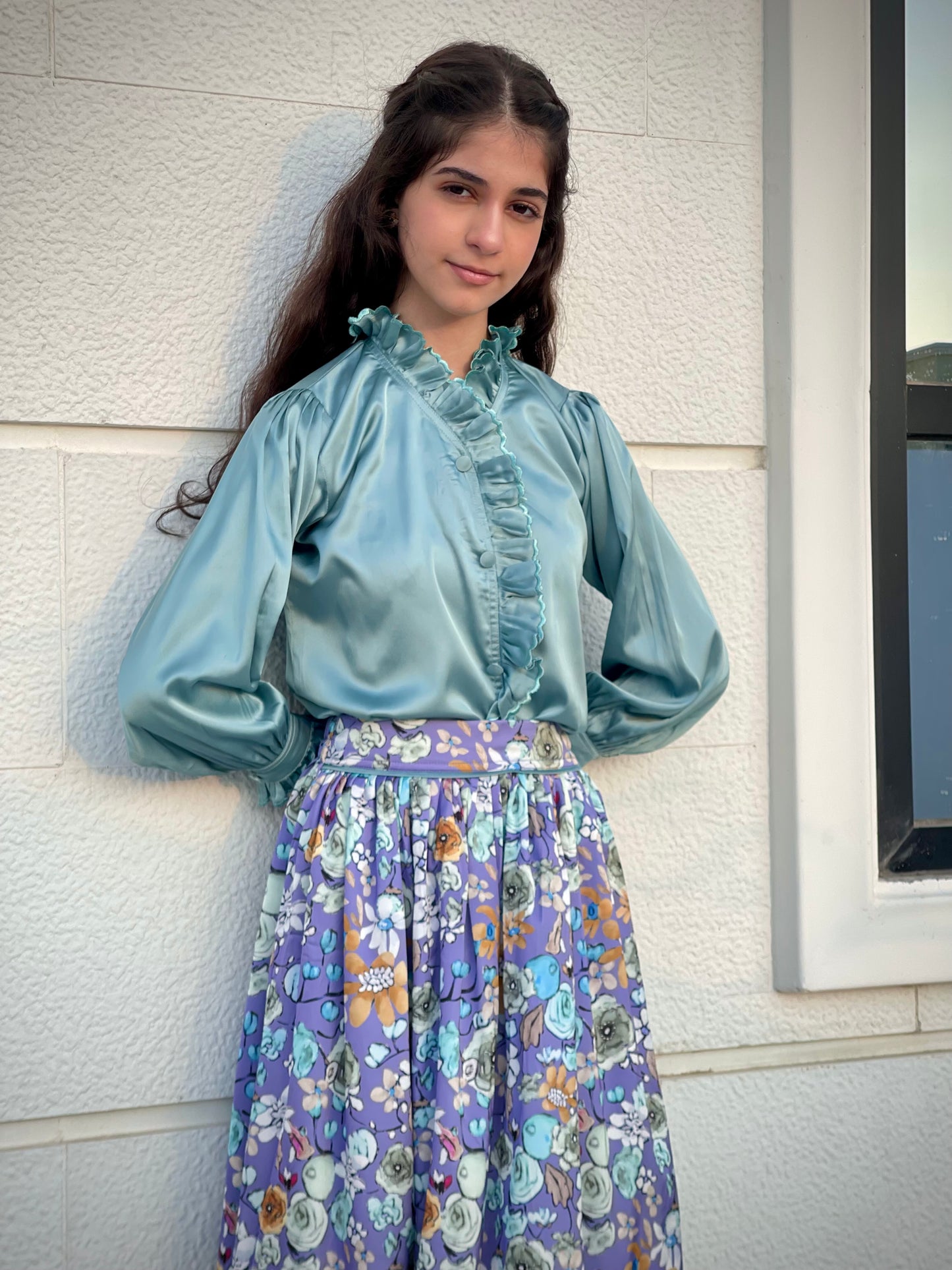 قميص وتنورة حرير