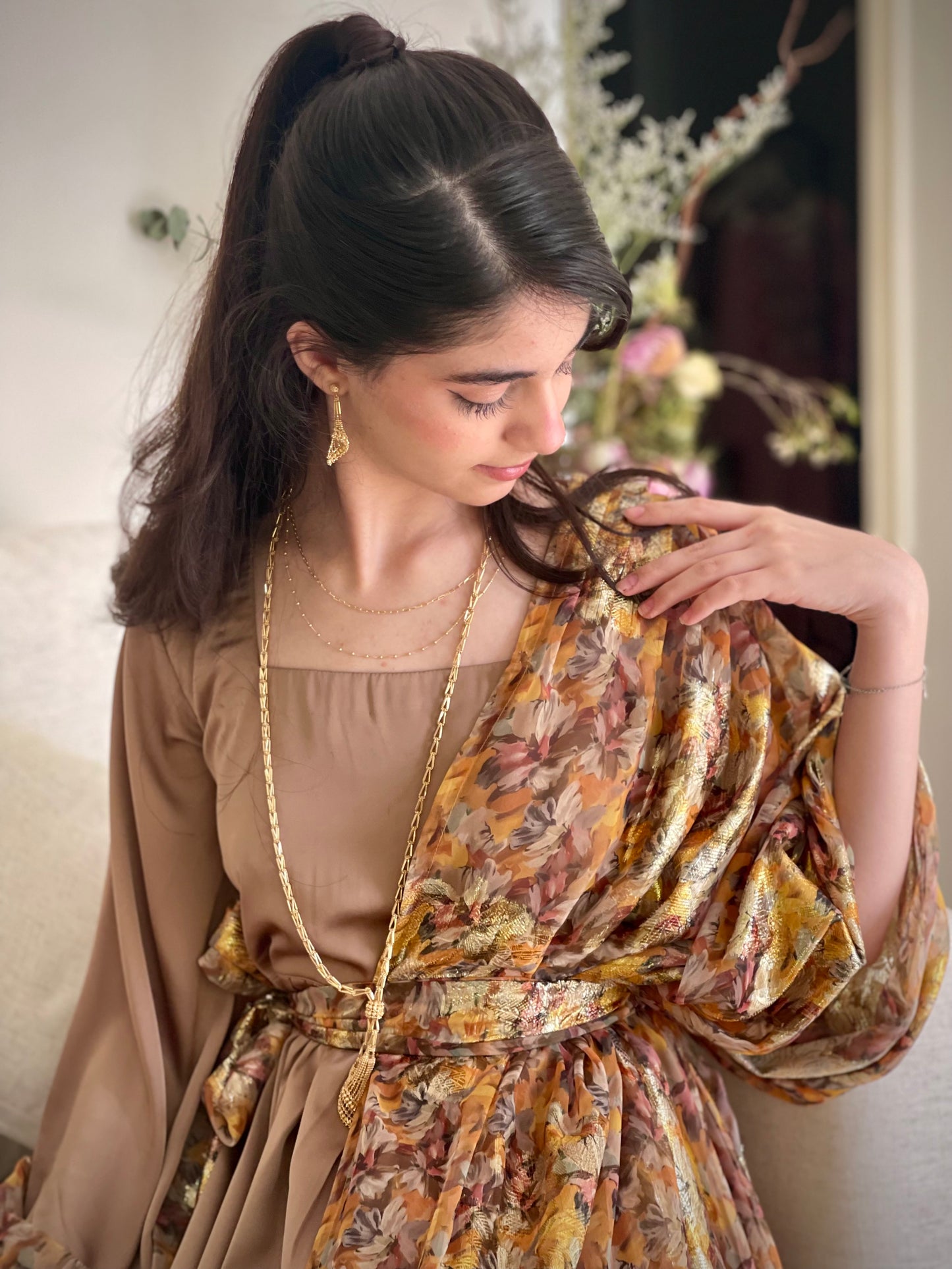 فستان من  الشيفون المزراي والحرير الساده