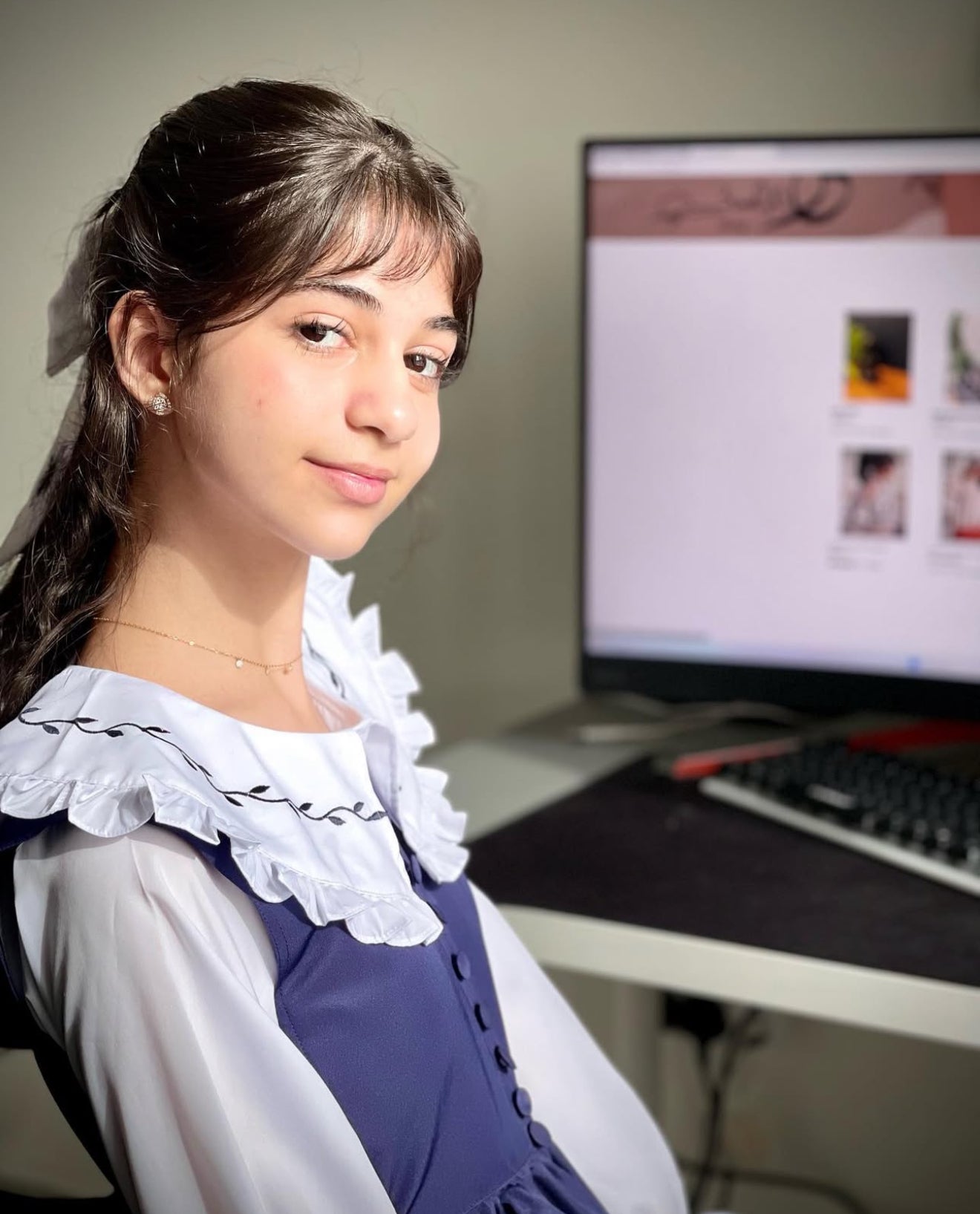 يونيفورم مدرسة مريول  الابة  مطرزه اذا حابه الموديل قصير تحطين ملاحظه