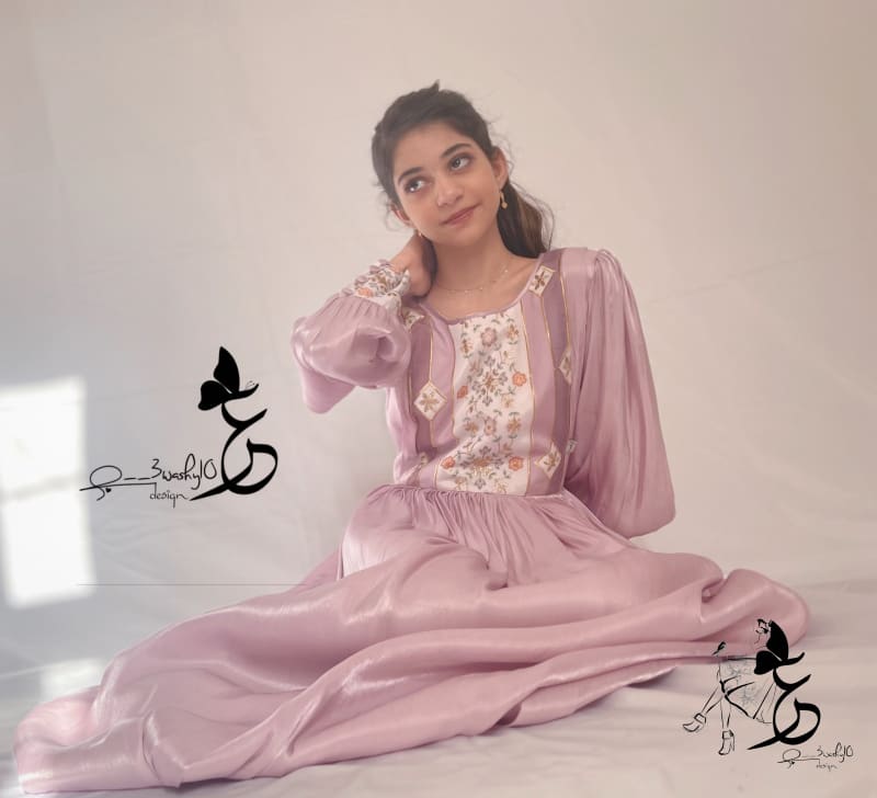 فستان من الاورجنزا مع صدرية مشجرة مزراية