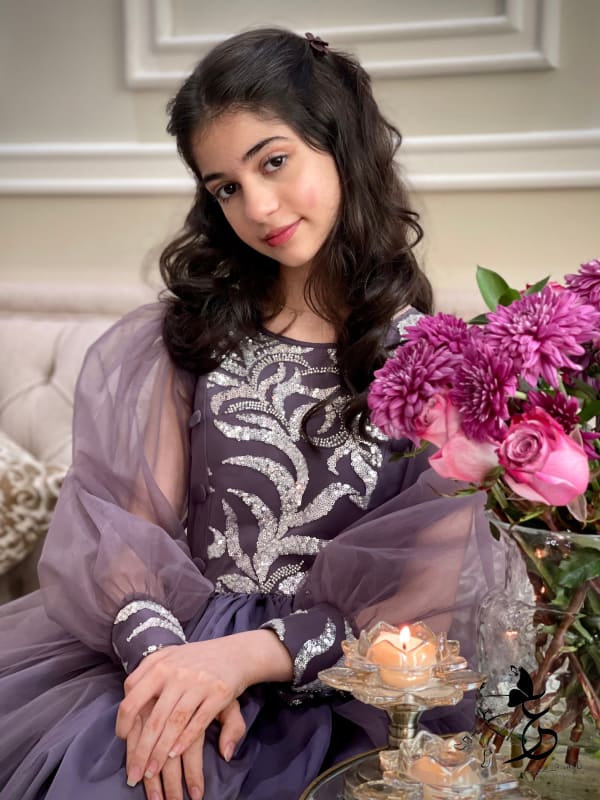 فستان من الحرير والتور مع صدريه شك لزبونه الحريه بالطول وتبطين الاكما م بوضع ملاحظه