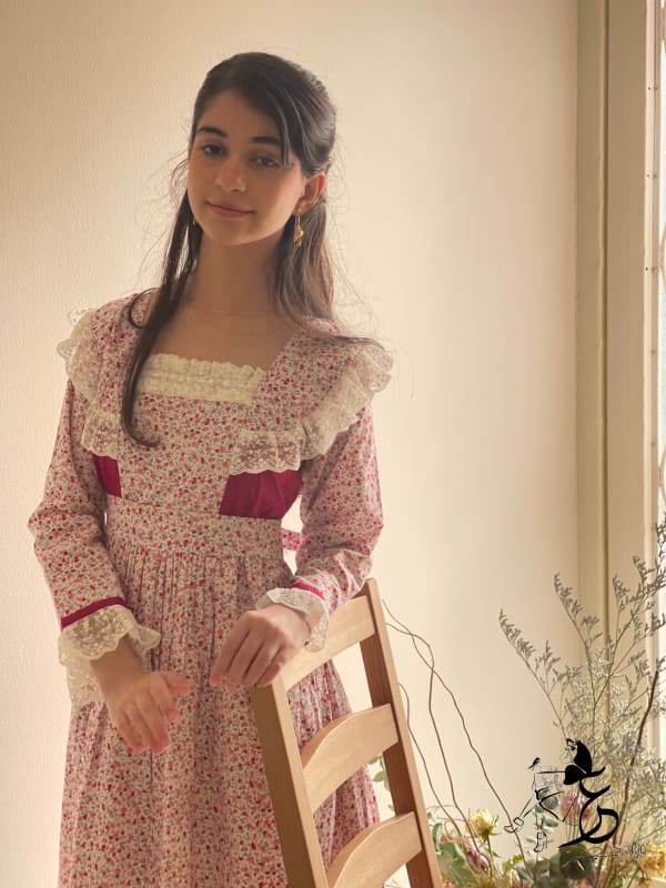 فستان من القطن مع دمج الساده والدانتيل