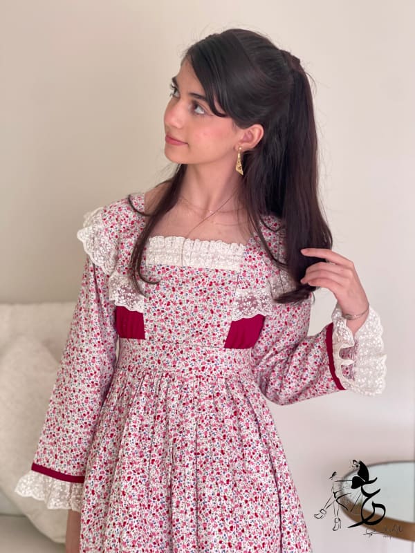 فستان من القطن مع دمج الساده والدانتيل