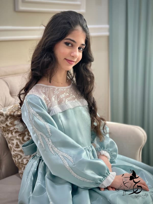 فستان ساتان لمعه مع شك الطول حسب رغبة الزبونه