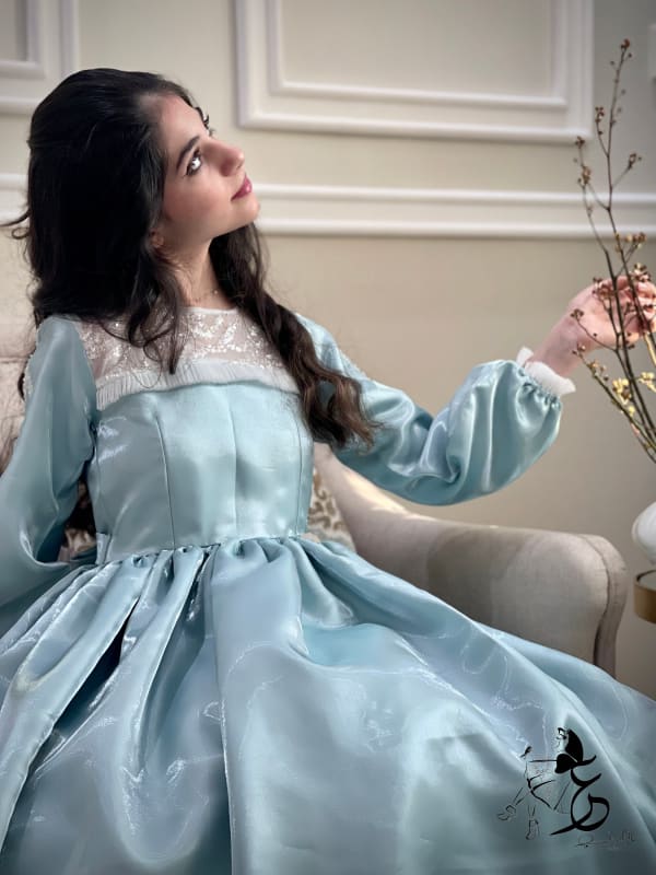 فستان ساتان لمعه مع شك الطول حسب رغبة الزبونه