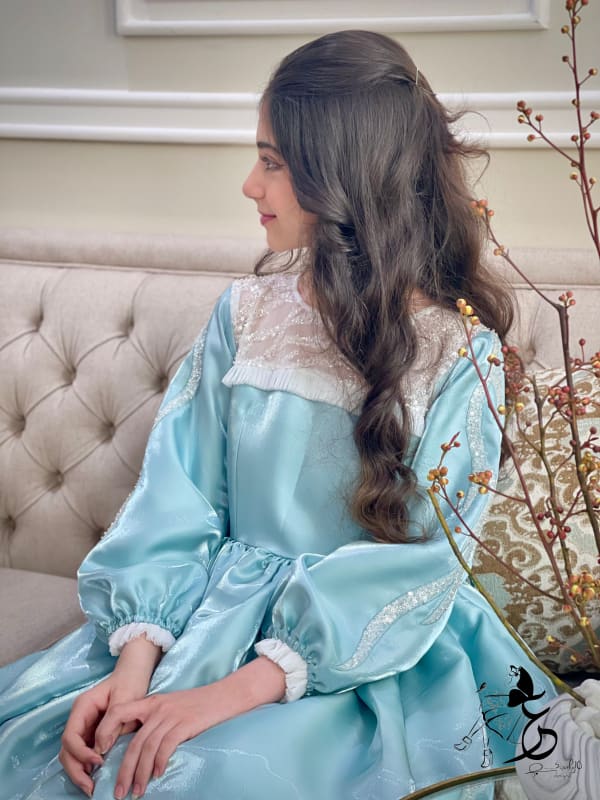 فستان ساتان لمعه مع شك الطول حسب رغبة الزبونه