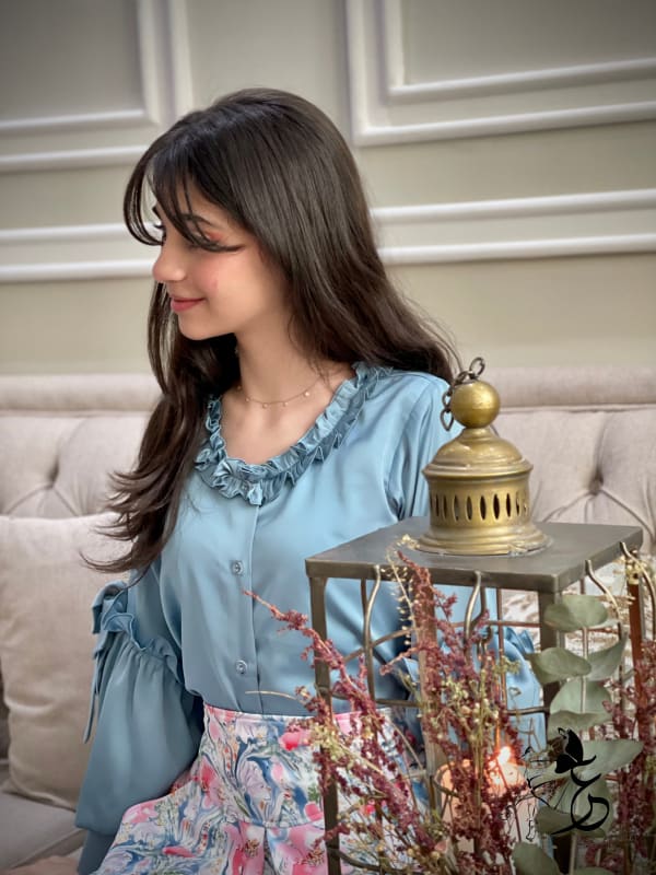 قميص وتنورة من الحرير